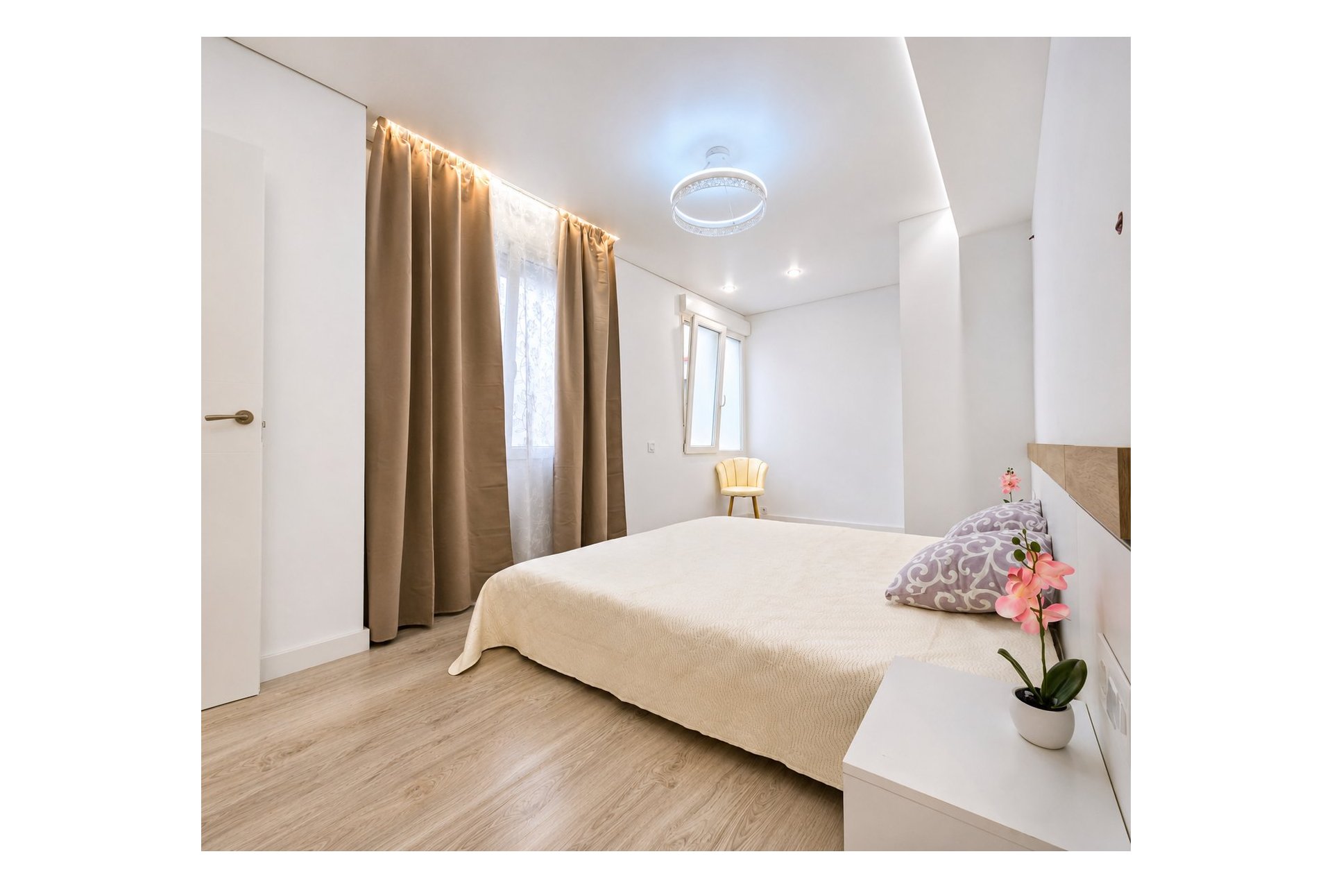 Resale - Apartment / Flat * - Torrevieja * - Playa del Acequión *