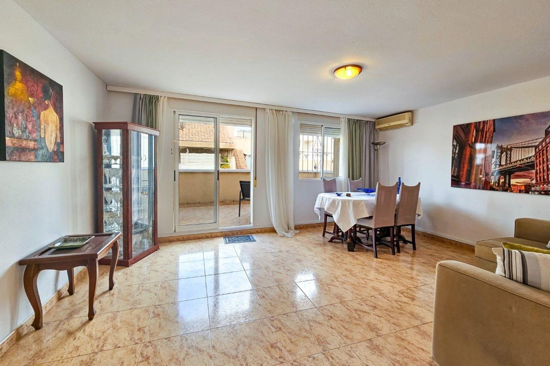 Resale - Apartment / flat - Torrevieja - Playa del Cura