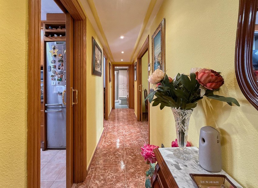 Resale - Apartment / Flat * - Torrevieja - Playa del Cura *