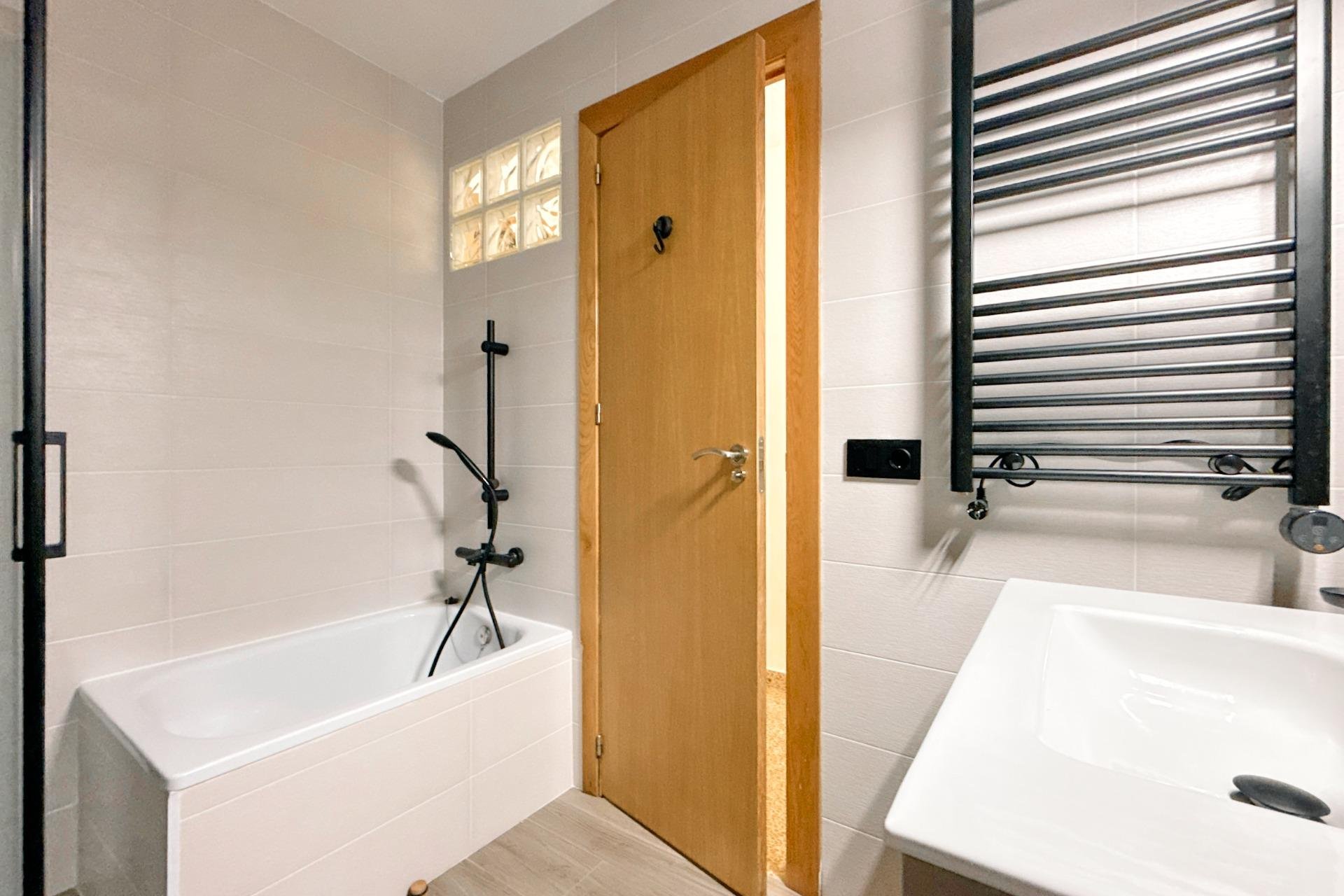 Resale - Apartment / Flat * - Torrevieja - Playa del Cura *