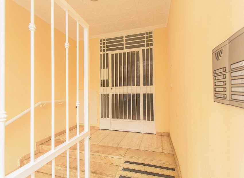 Resale - Apartment / Flat * - Torrevieja - Playa del Cura *