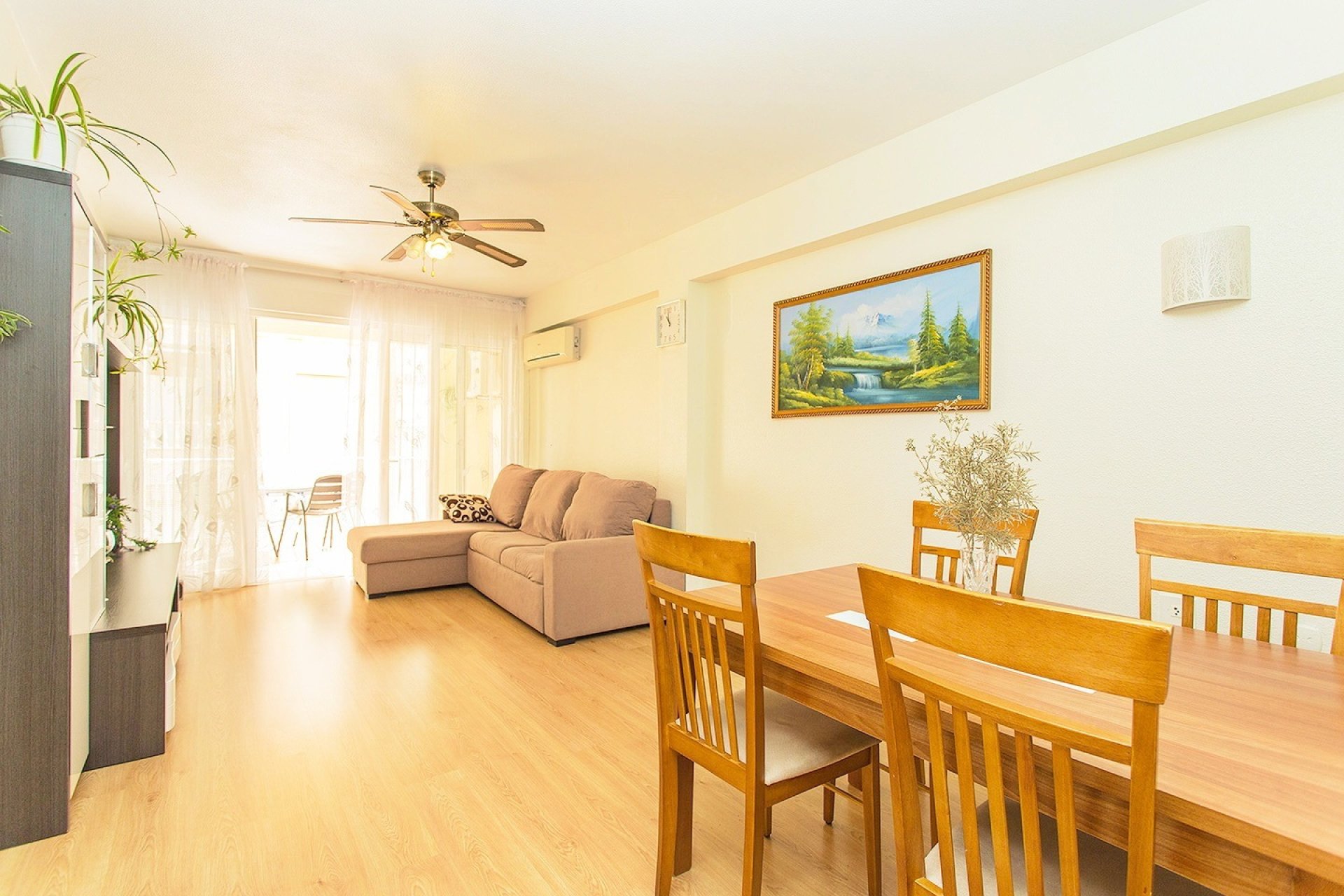 Resale - Apartment / Flat * - Torrevieja - Playa del Cura *