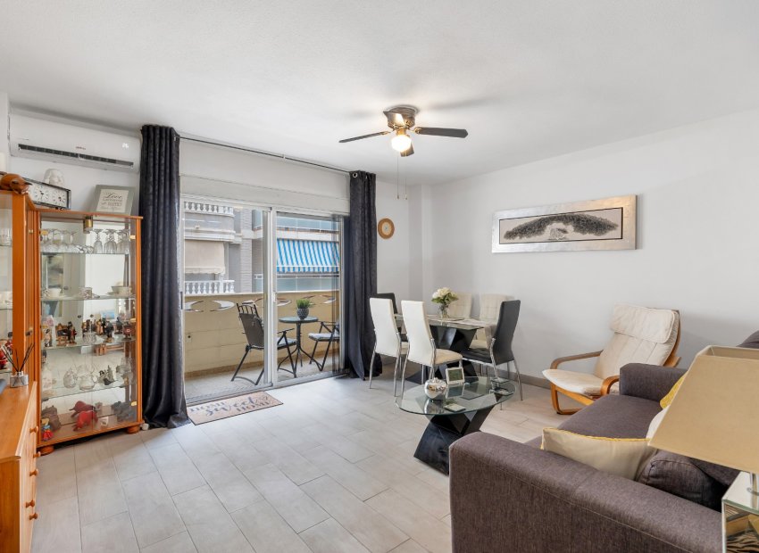 Resale - Apartment / Flat * - Torrevieja - Playa del Cura *