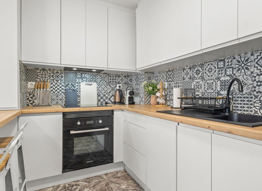 Resale - Apartment / Flat * - Torrevieja - Playa del Cura *