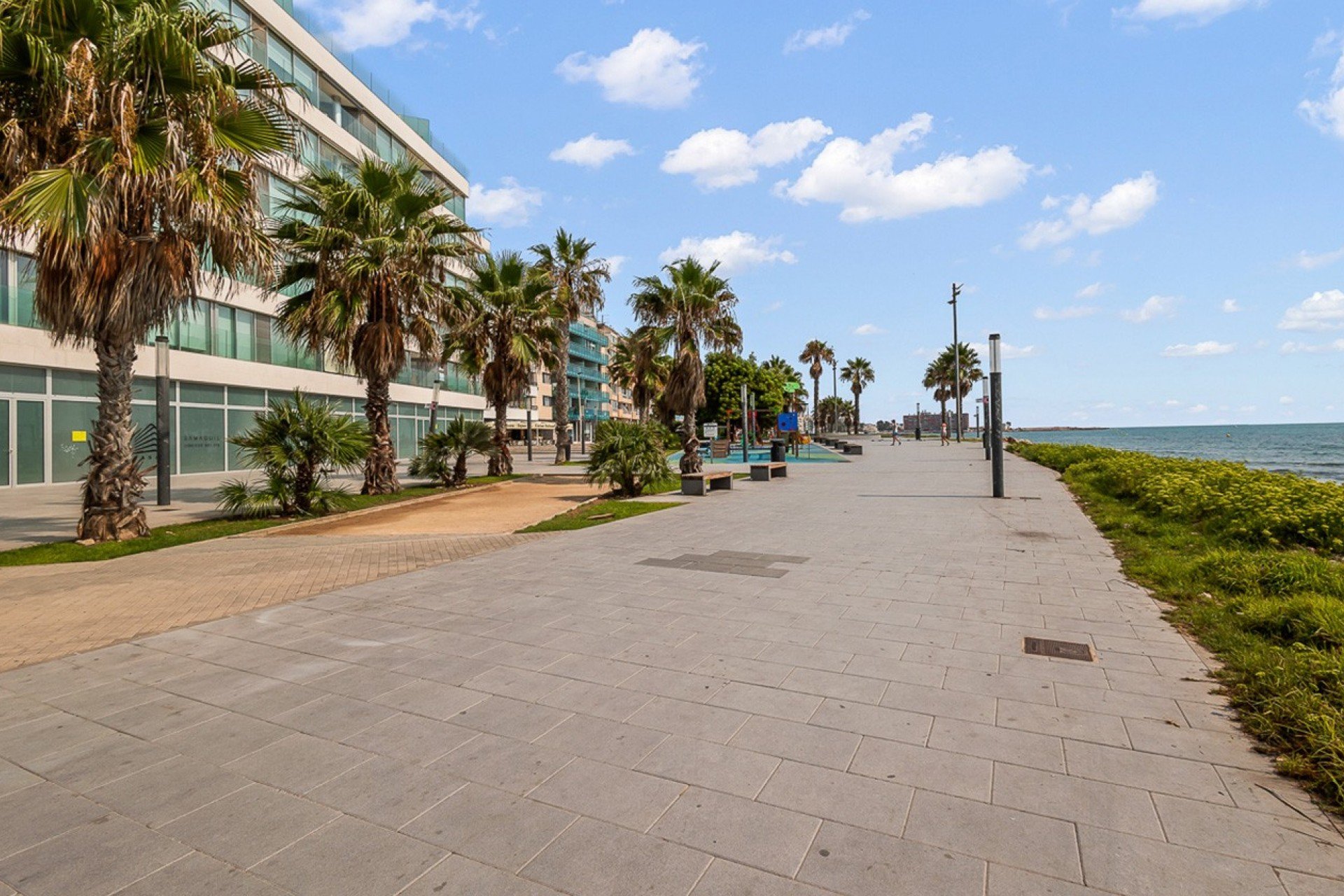 Resale - Apartment / Flat * - Torrevieja - Playa del Cura *