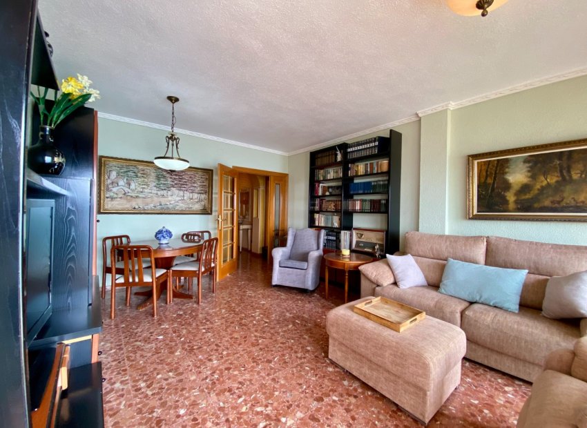 Resale - Apartment / Flat * - Torrevieja - Playa del Cura *