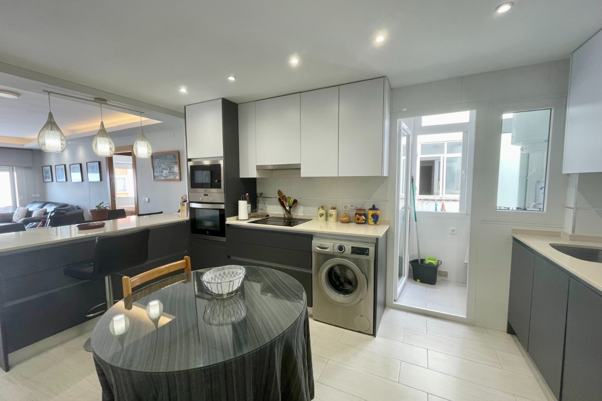 Resale - Apartment / Flat * - Torrevieja - Playa del Cura *