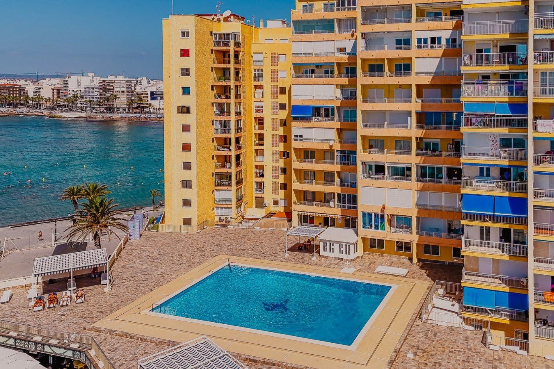 Resale - Apartment / Flat * - Torrevieja - Playa del Cura *