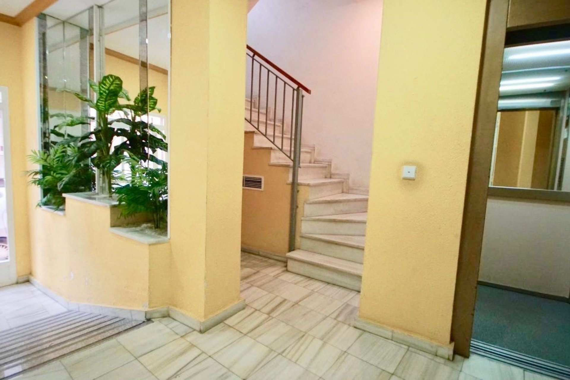 Resale - Apartment / Flat * - Torrevieja * - Playa del Cura *