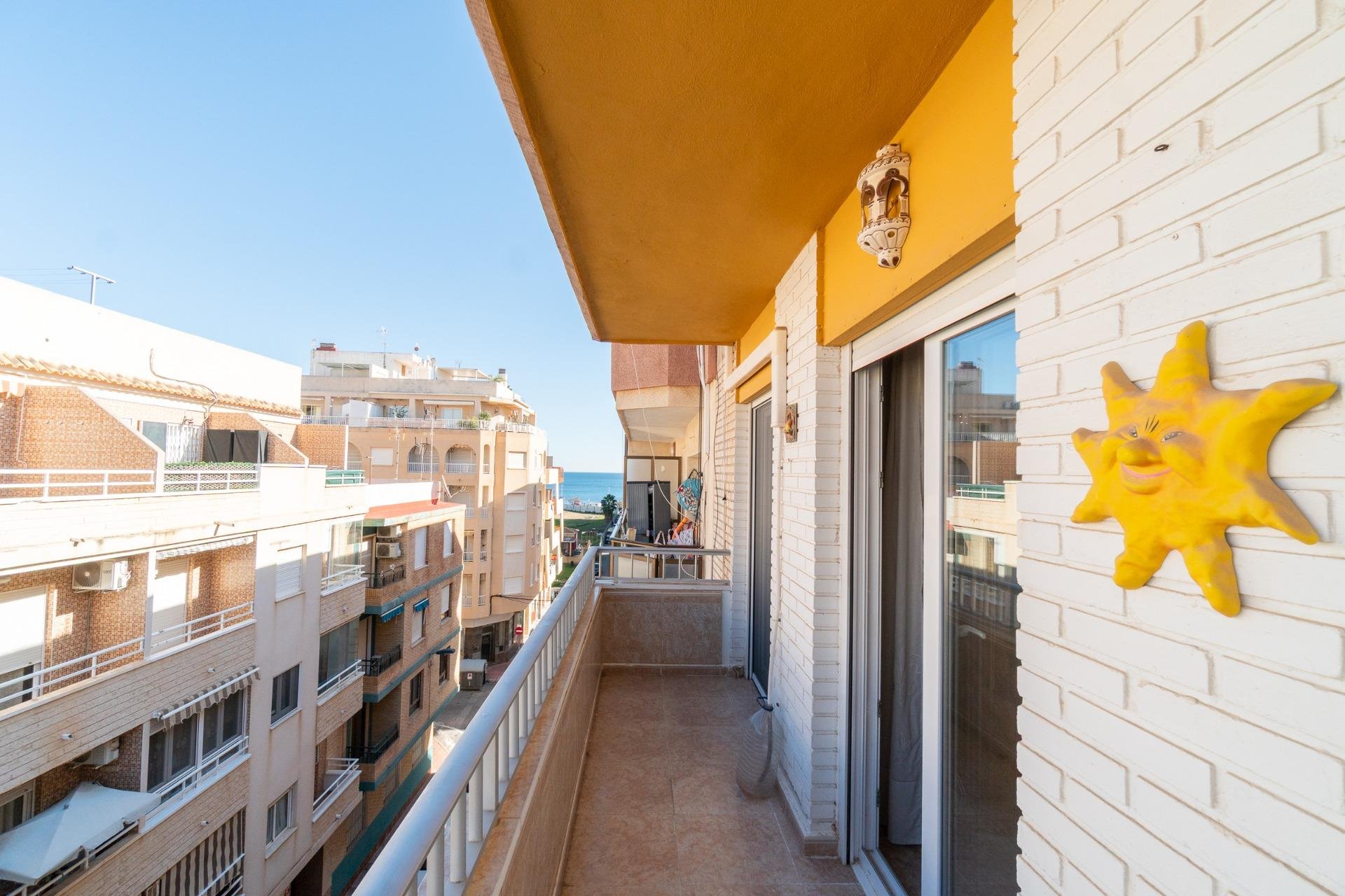 Resale - Apartment / Flat * - Torrevieja * - Playa del Cura *