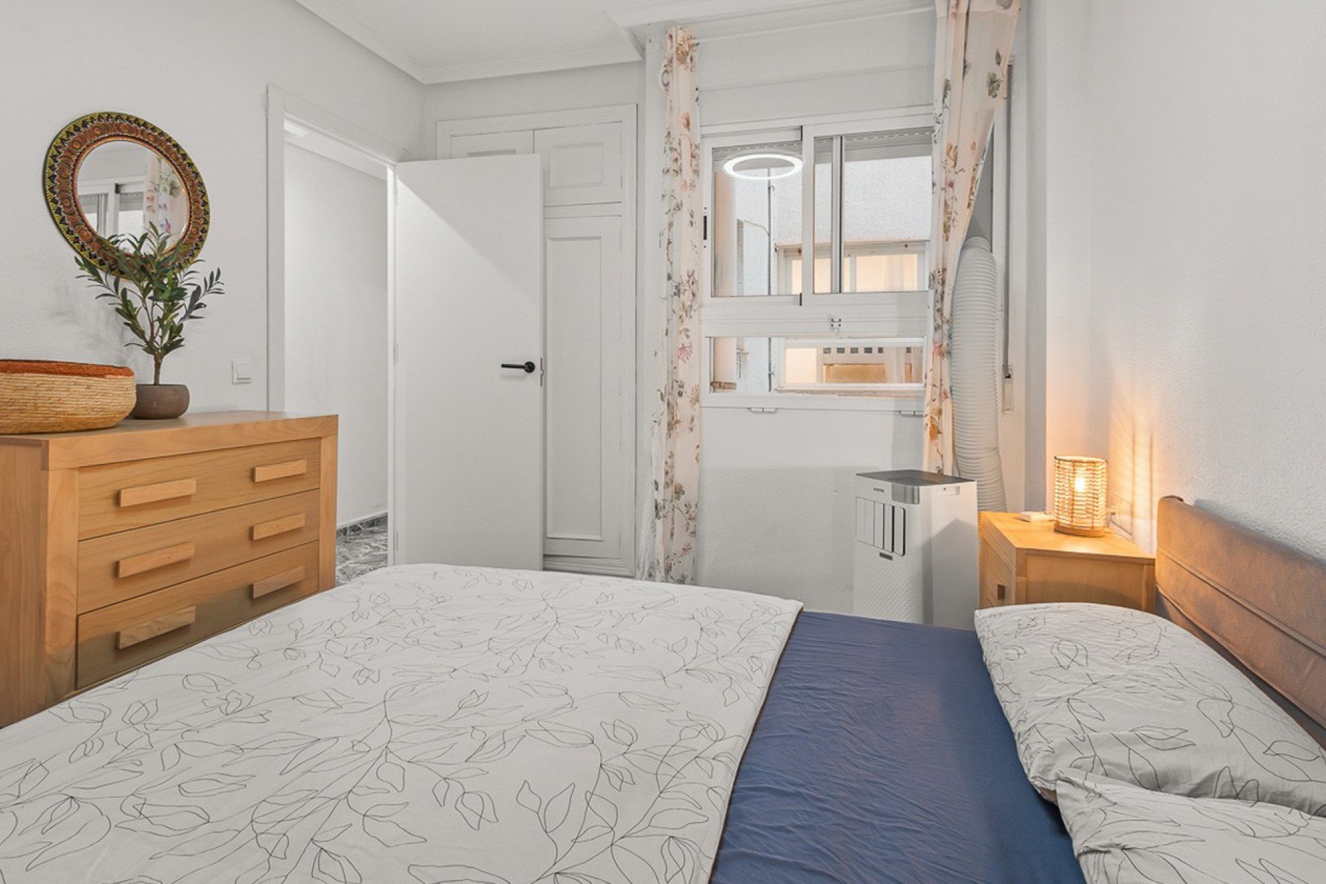 Resale - Apartment / Flat * - Torrevieja * - Playa del Cura *