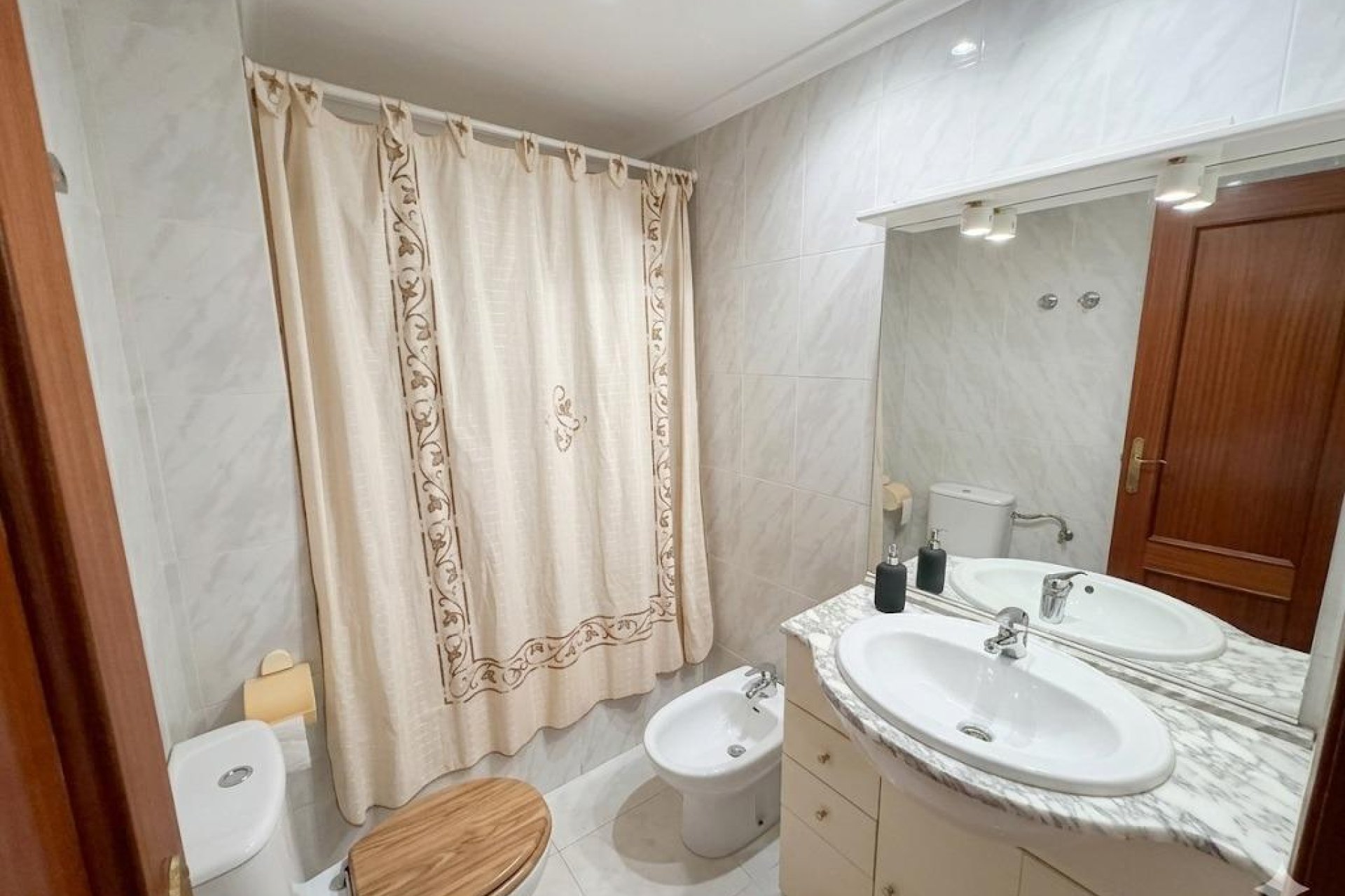 Resale - Apartment / Flat * - Torrevieja * - Playa del Cura *