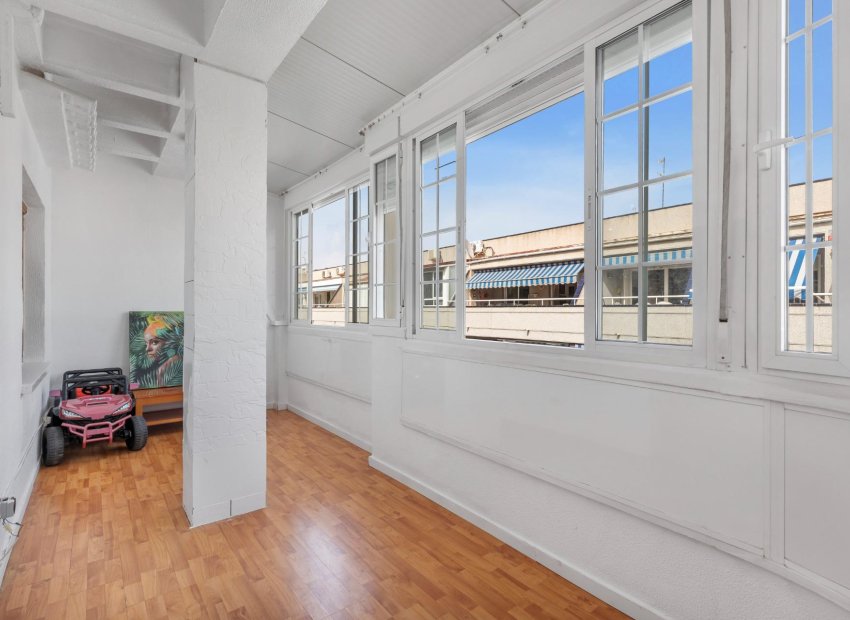 Resale - Apartment / Flat * - Torrevieja * - Playa del Cura *