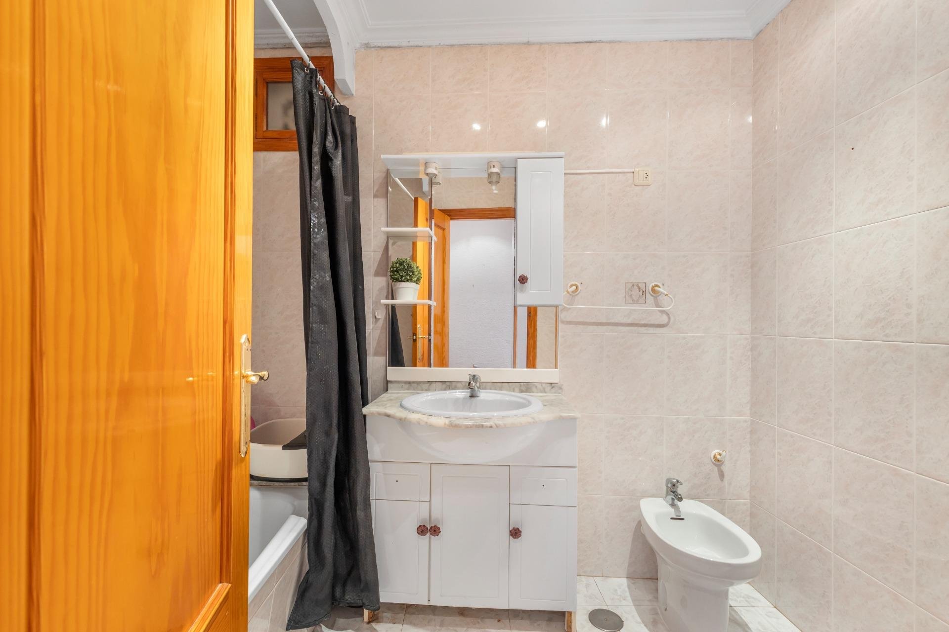 Resale - Apartment / Flat * - Torrevieja * - Playa del Cura *