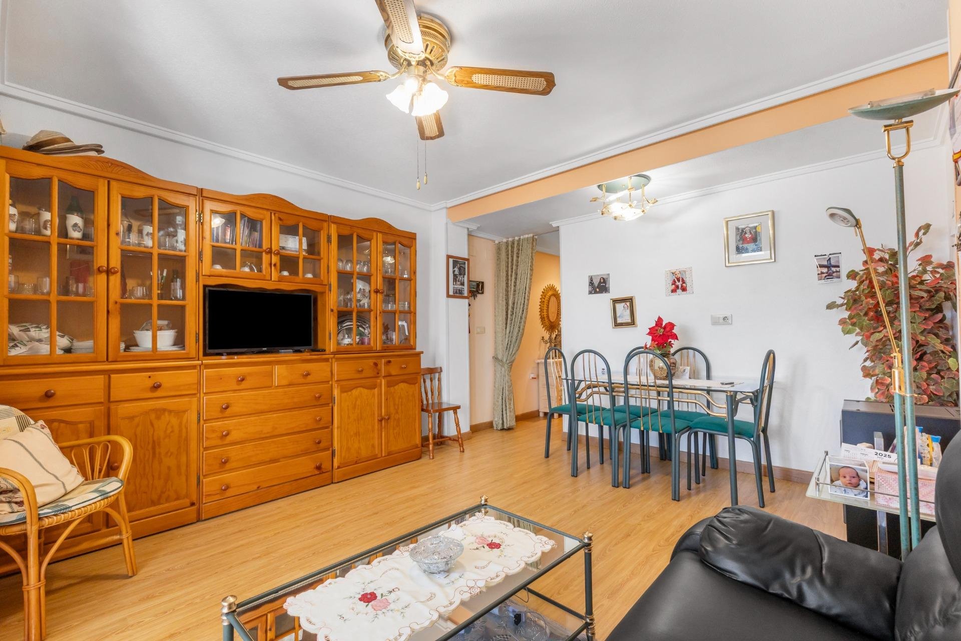 Resale - Apartment / Flat * - Torrevieja * - Playa del Cura *