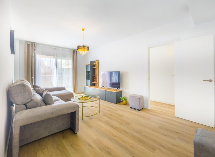 Resale - Apartment / Flat * - Torrevieja * - Playa del Cura *