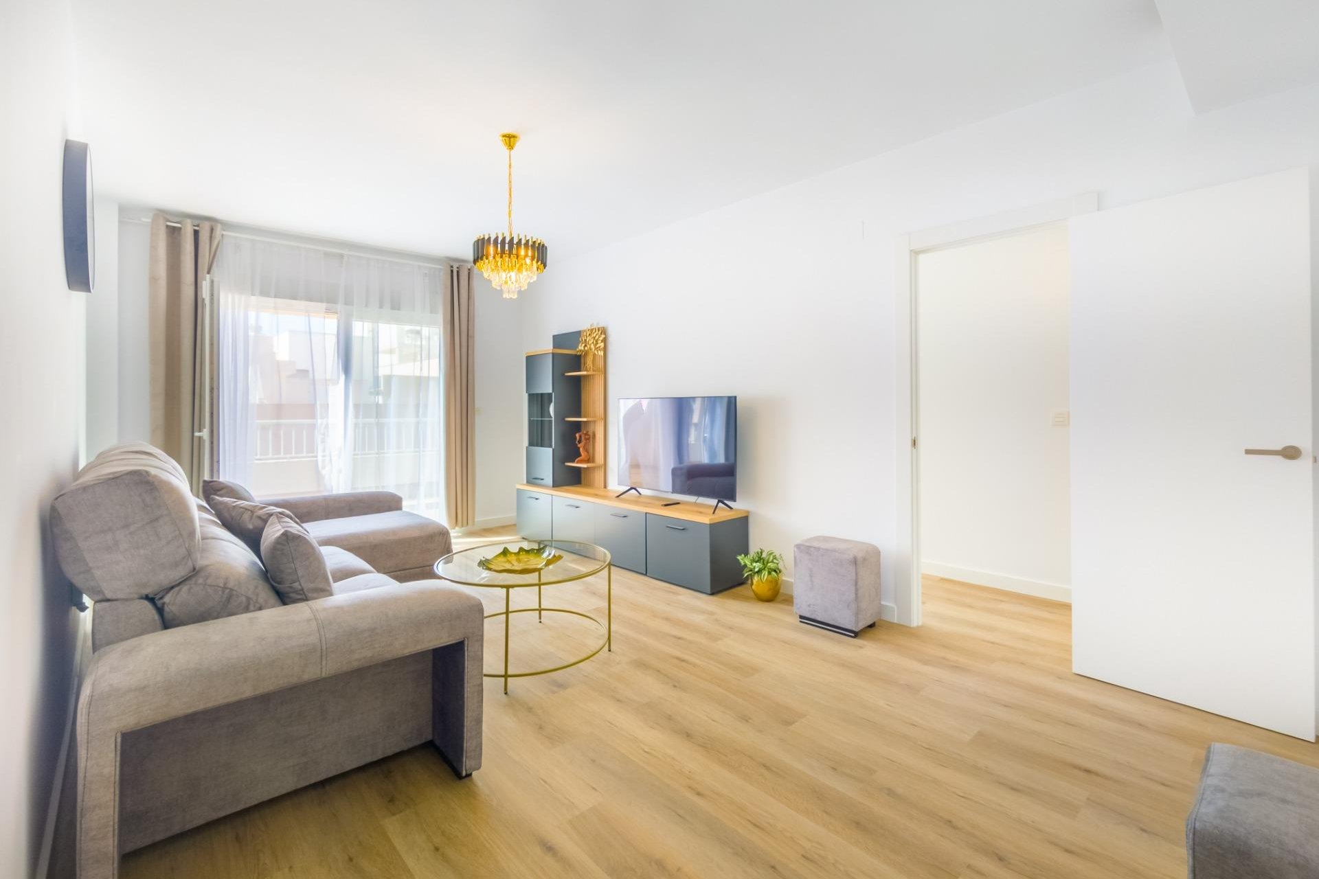 Resale - Apartment / Flat * - Torrevieja * - Playa del Cura *