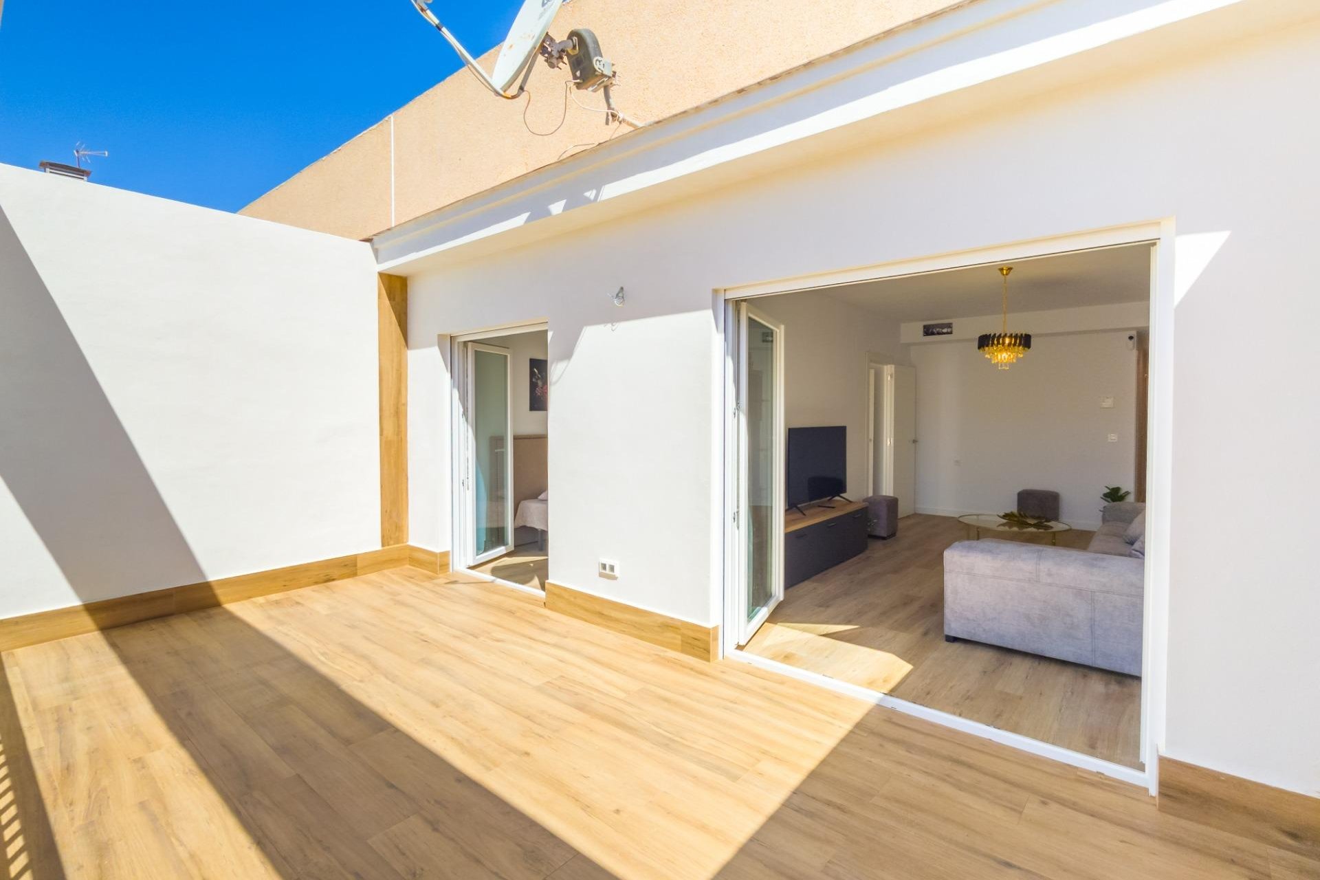 Resale - Apartment / Flat * - Torrevieja * - Playa del Cura *