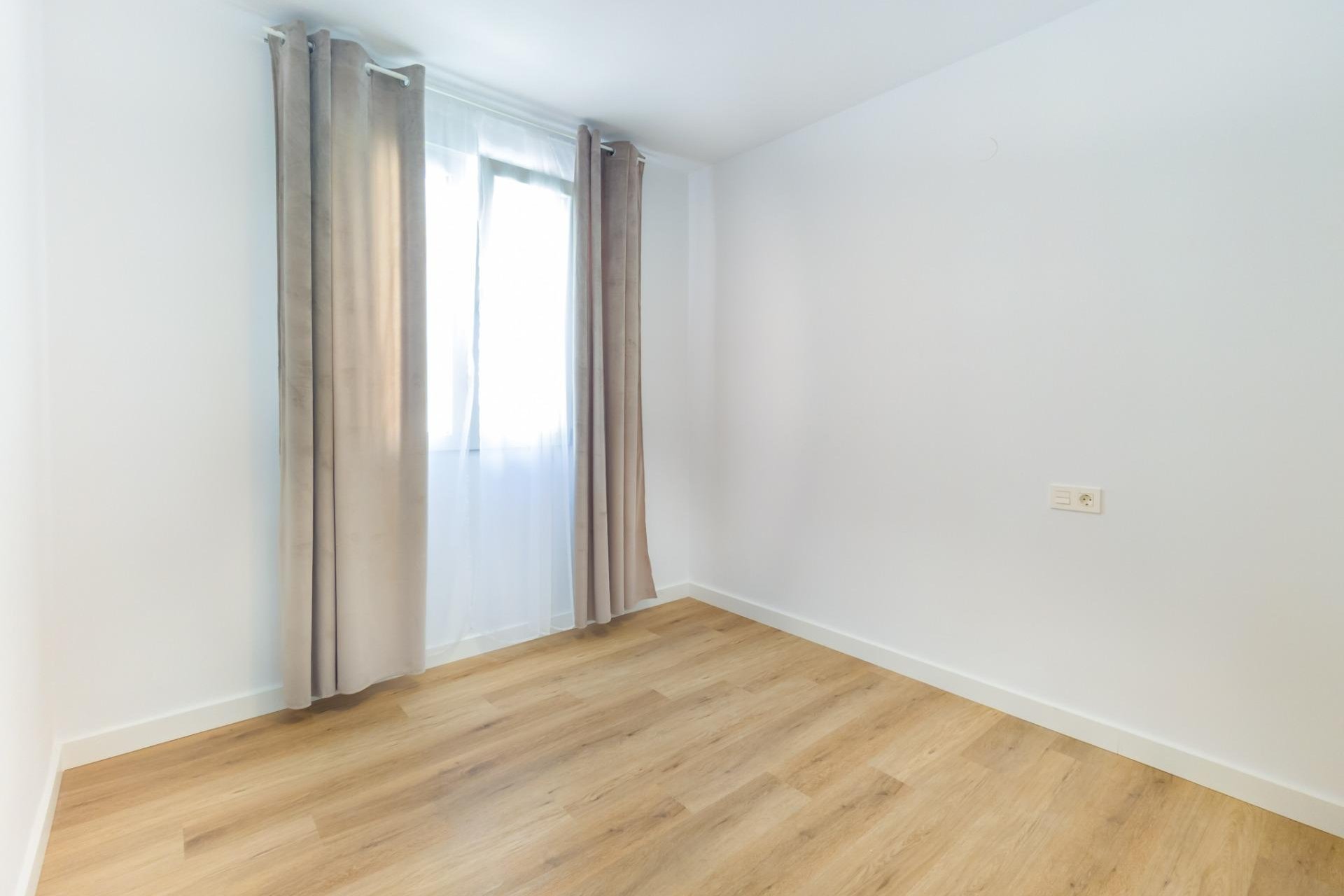 Resale - Apartment / Flat * - Torrevieja * - Playa del Cura *
