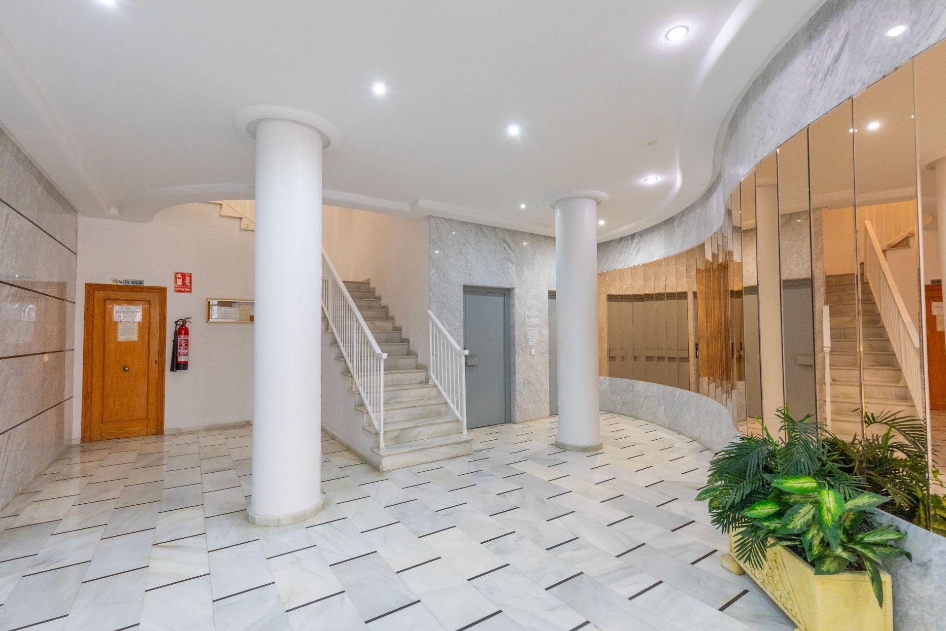 Resale - Apartment / Flat * - Torrevieja * - Playa del Cura *