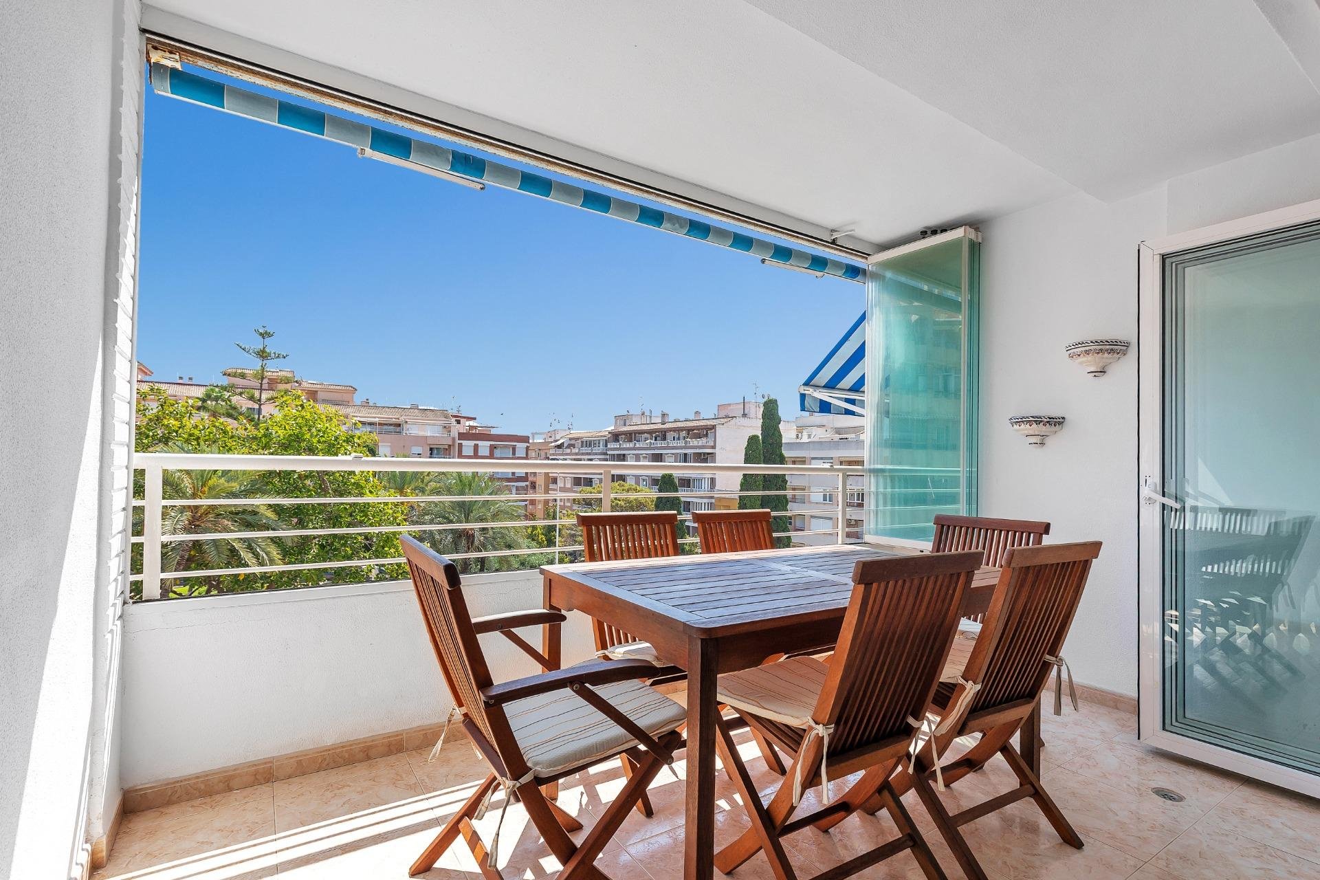 Resale - Apartment / Flat * - Torrevieja * - Playa del Cura *