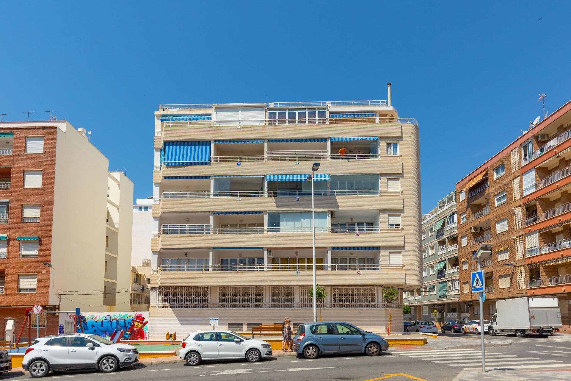 Resale - Apartment / Flat * - Torrevieja * - Playa del Cura *