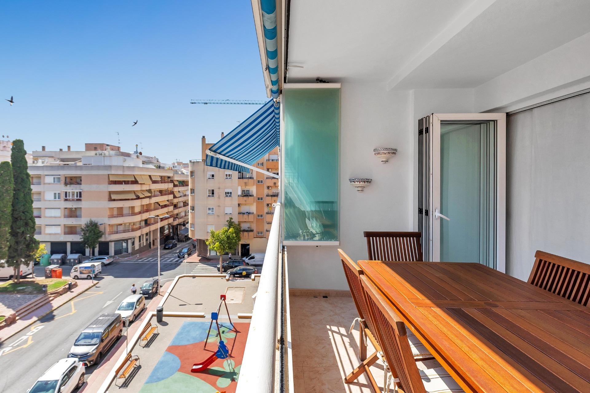 Resale - Apartment / Flat * - Torrevieja * - Playa del Cura *