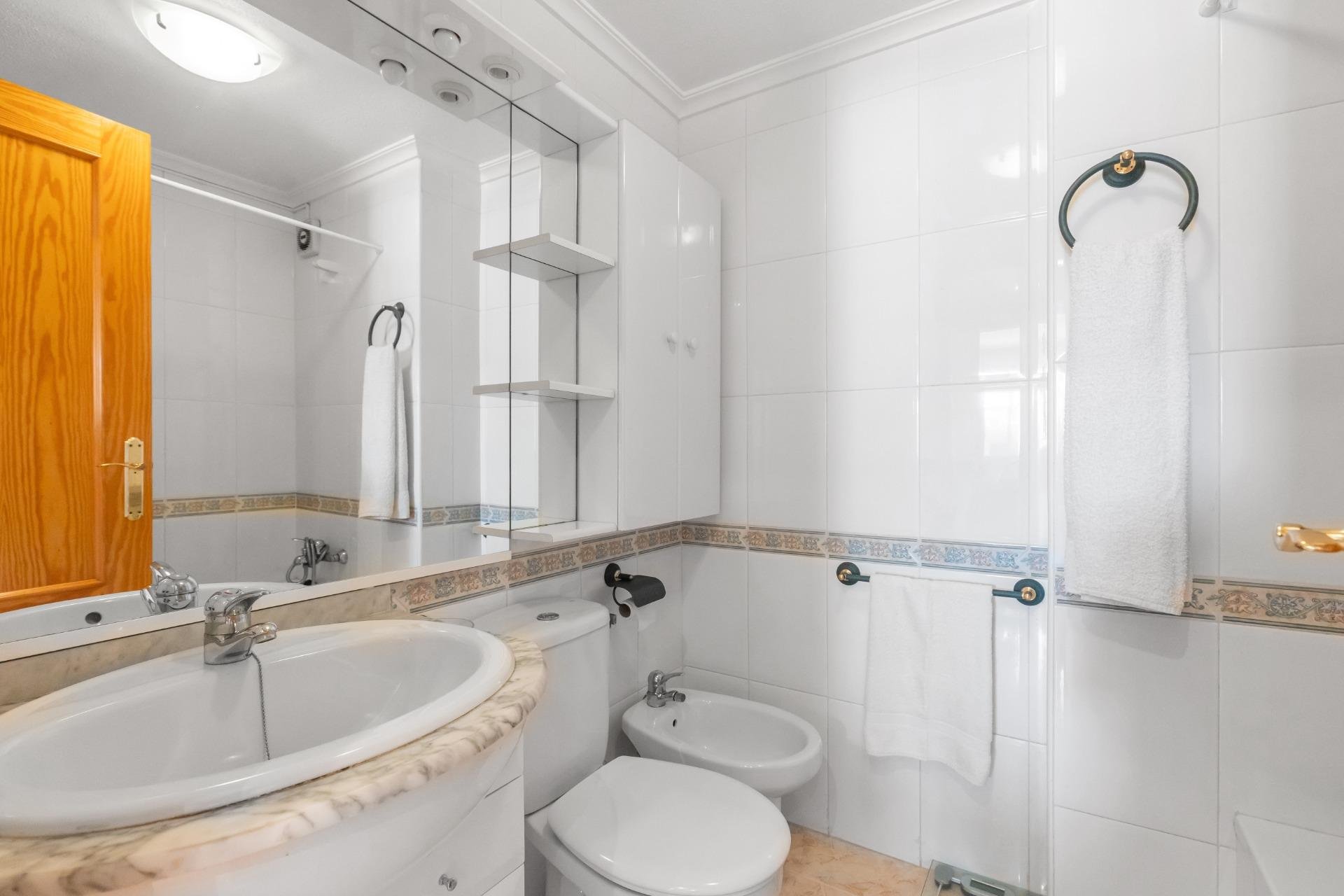 Resale - Apartment / Flat * - Torrevieja * - Playa del Cura *
