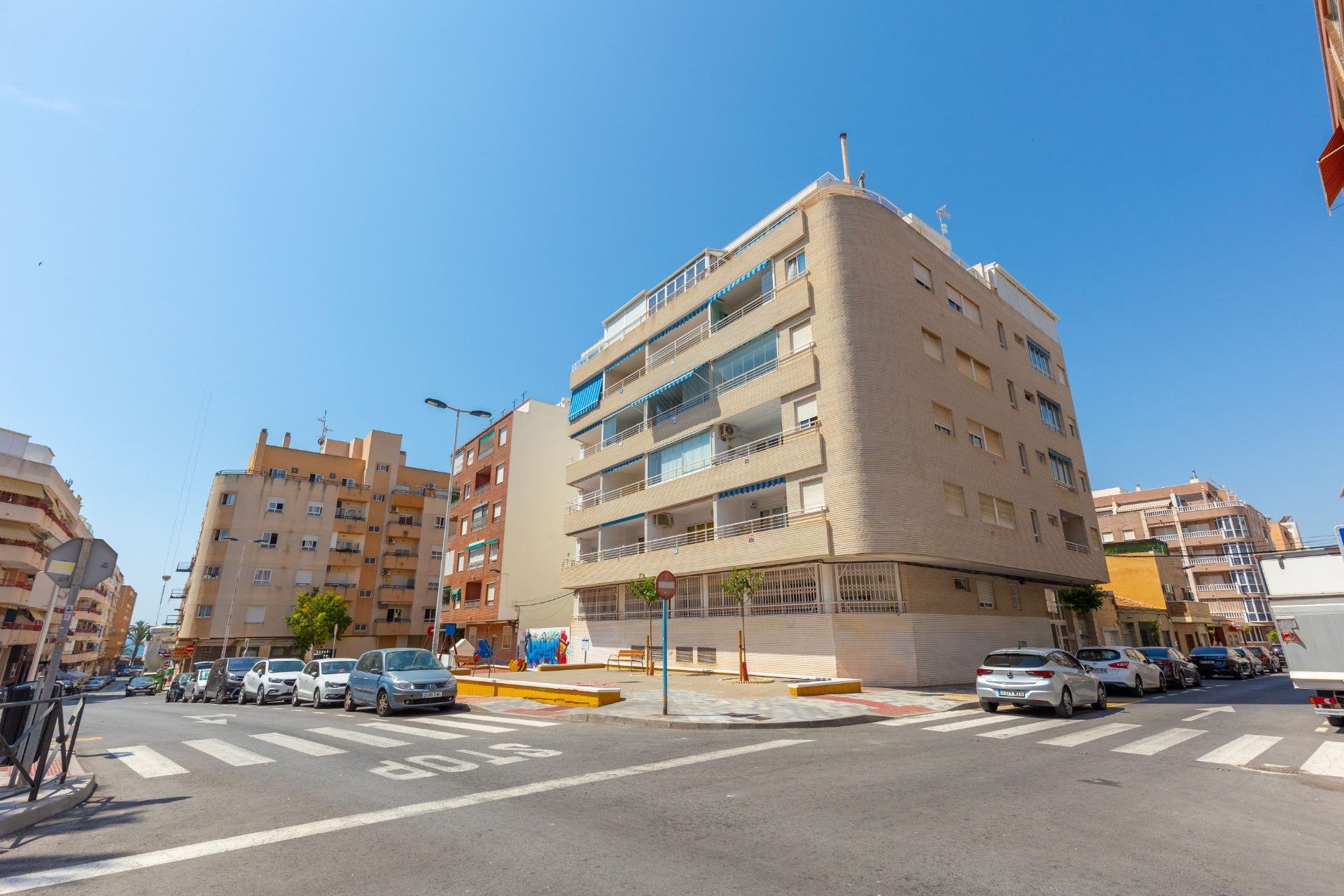 Resale - Apartment / Flat * - Torrevieja * - Playa del Cura *