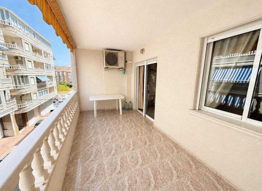 Resale - Apartment / Flat * - Torrevieja * - Playa del Cura *