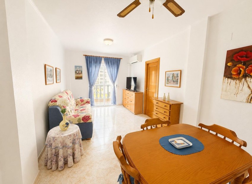 Resale - Apartment / Flat * - Torrevieja * - Playa del Cura *