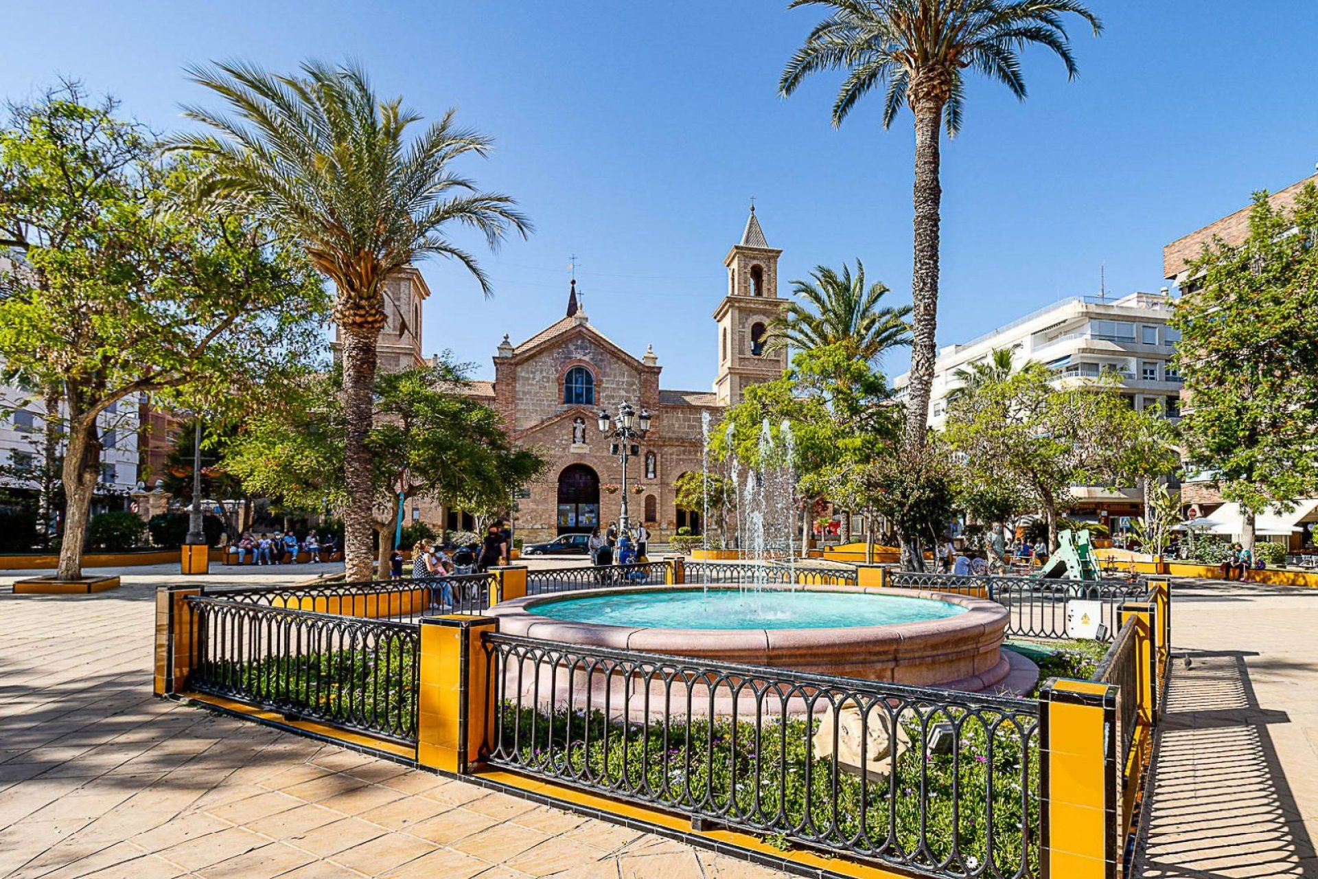 Resale - Apartment / Flat * - Torrevieja * - Playa del Cura *