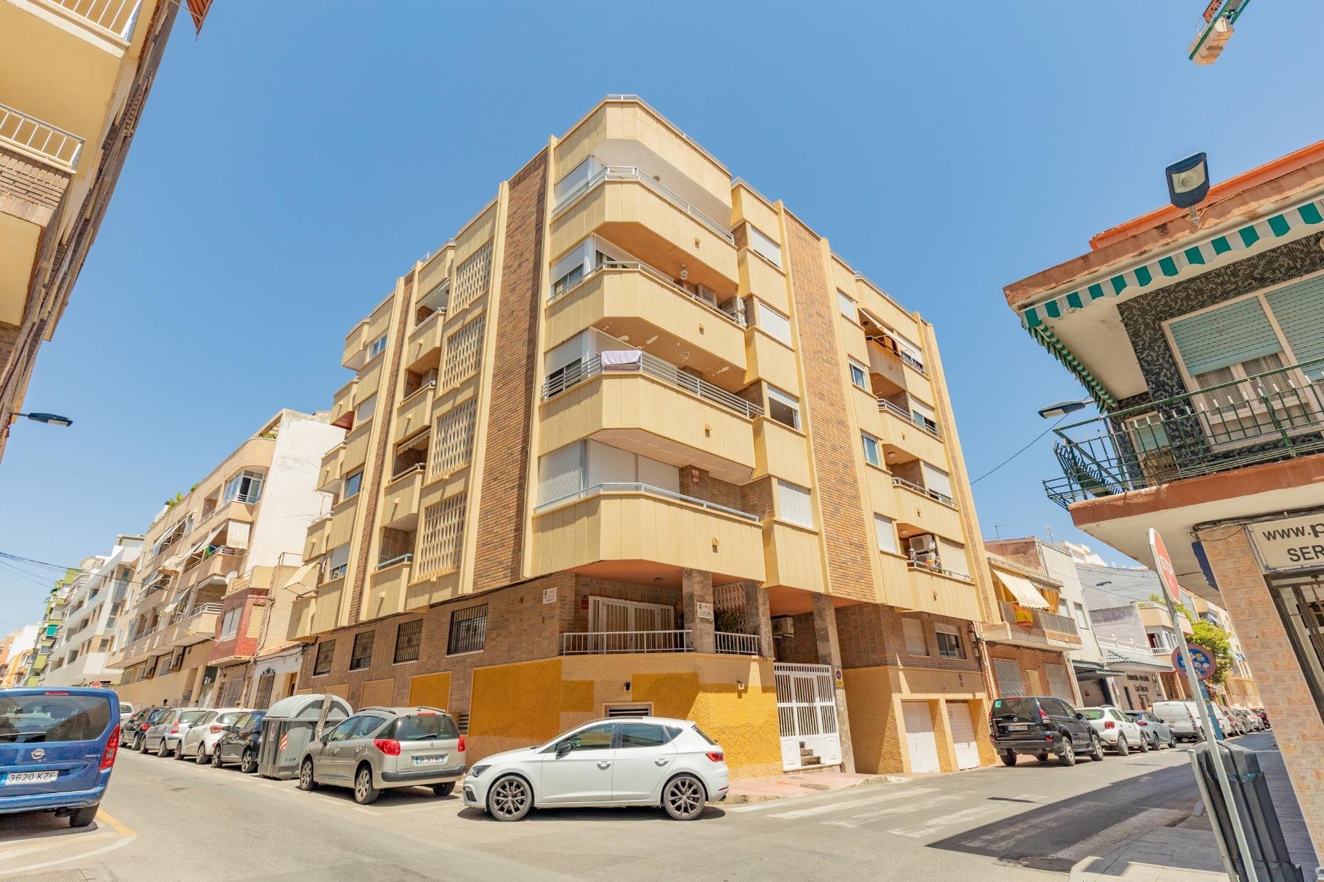 Resale - Apartment / Flat * - Torrevieja * - Playa del Cura *