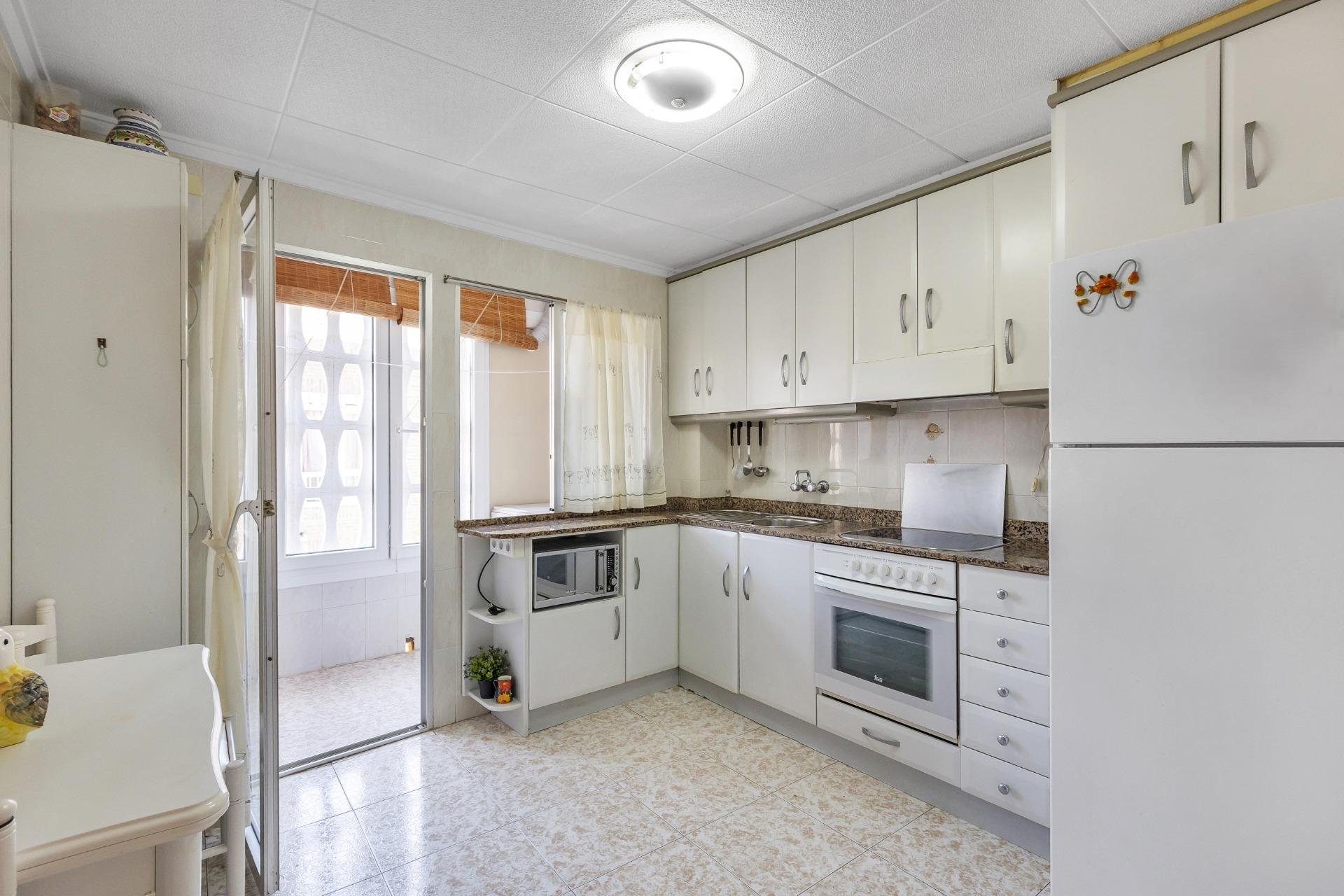 Resale - Apartment / Flat * - Torrevieja * - Playa del Cura *