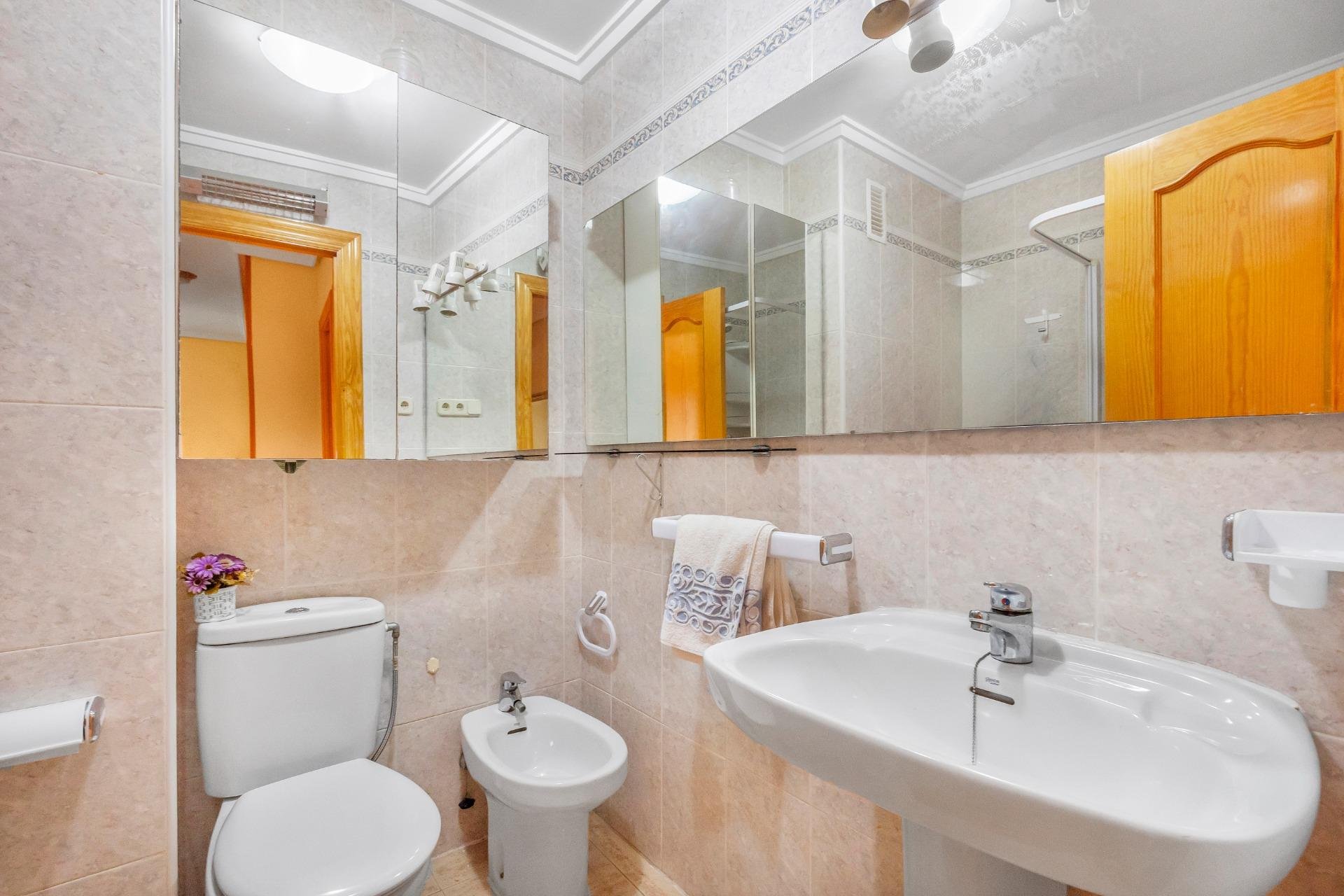 Resale - Apartment / Flat * - Torrevieja * - Playa del Cura *