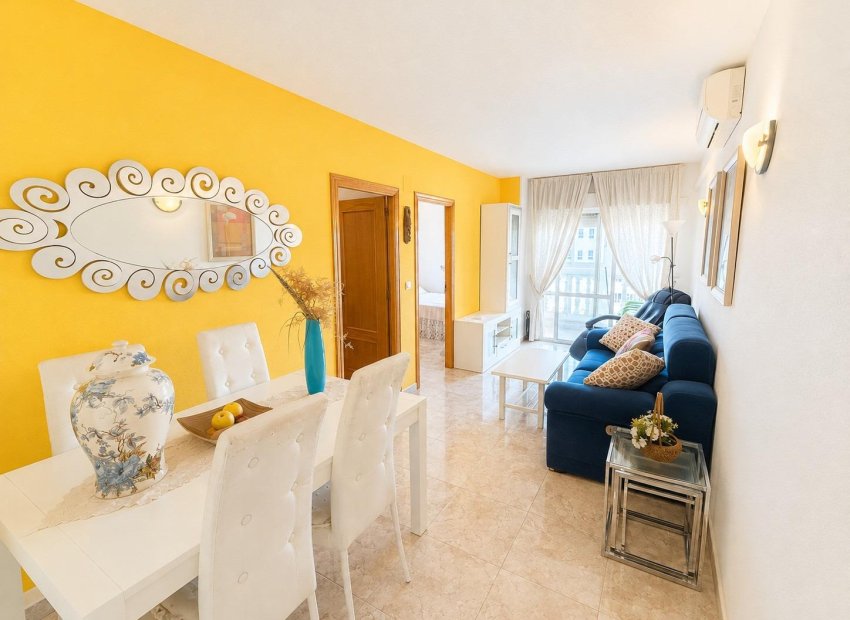 Resale - Apartment / Flat * - Torrevieja * - Playa del Cura *