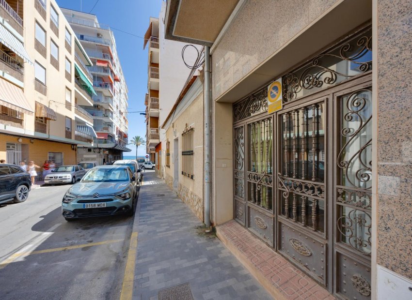 Resale - Apartment / Flat * - Torrevieja * - Playa del Cura *
