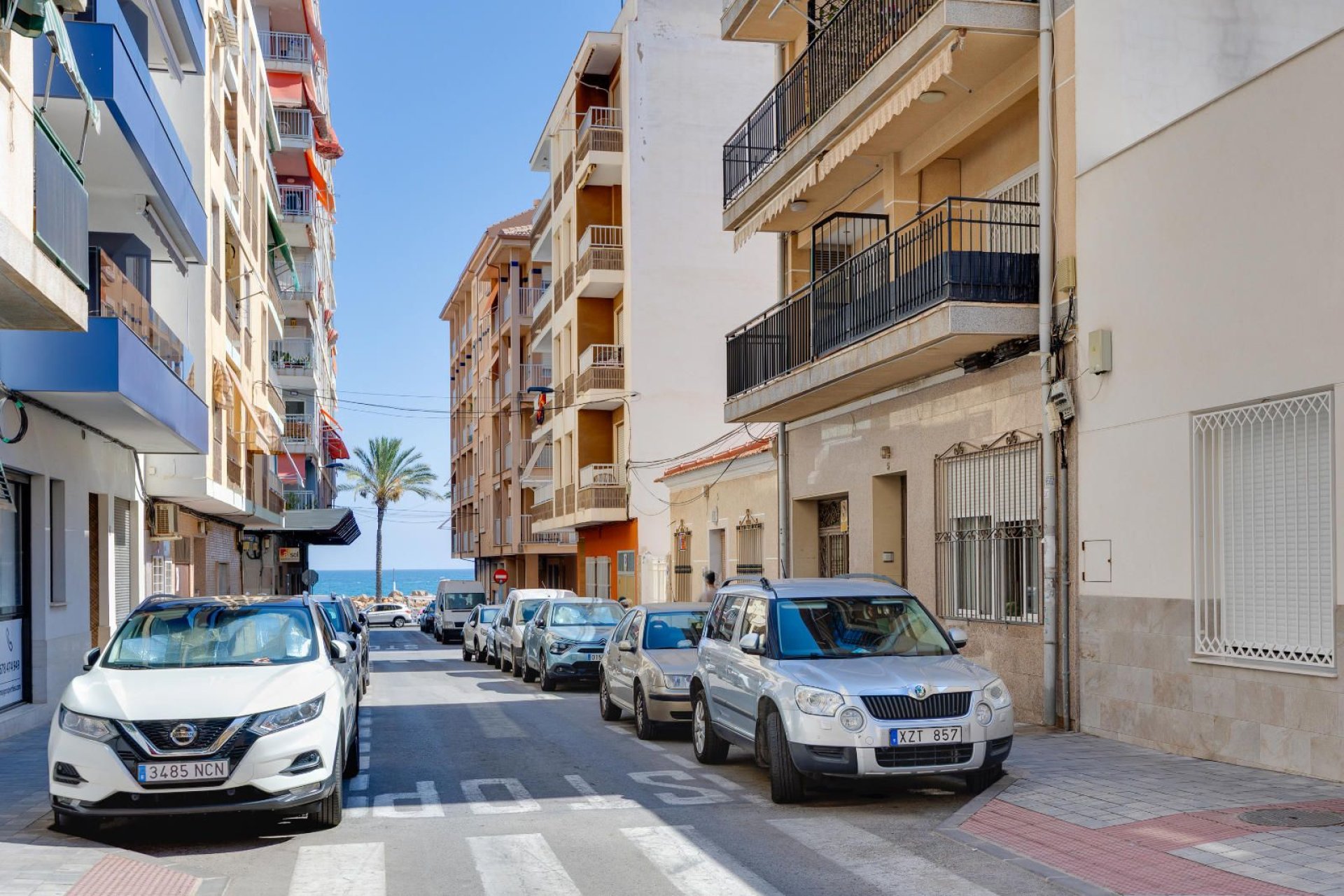 Resale - Apartment / Flat * - Torrevieja * - Playa del Cura *