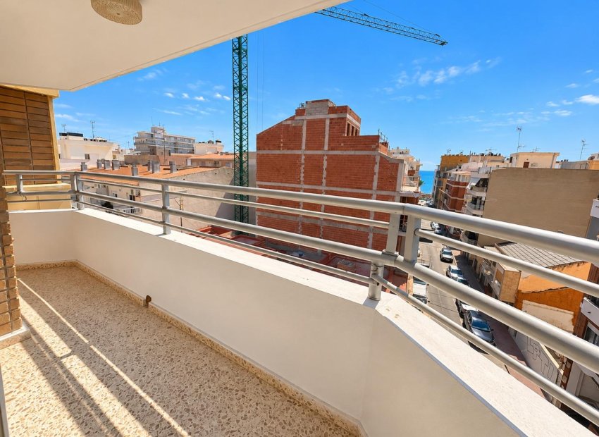 Resale - Apartment / Flat * - Torrevieja * - Playa del Cura *