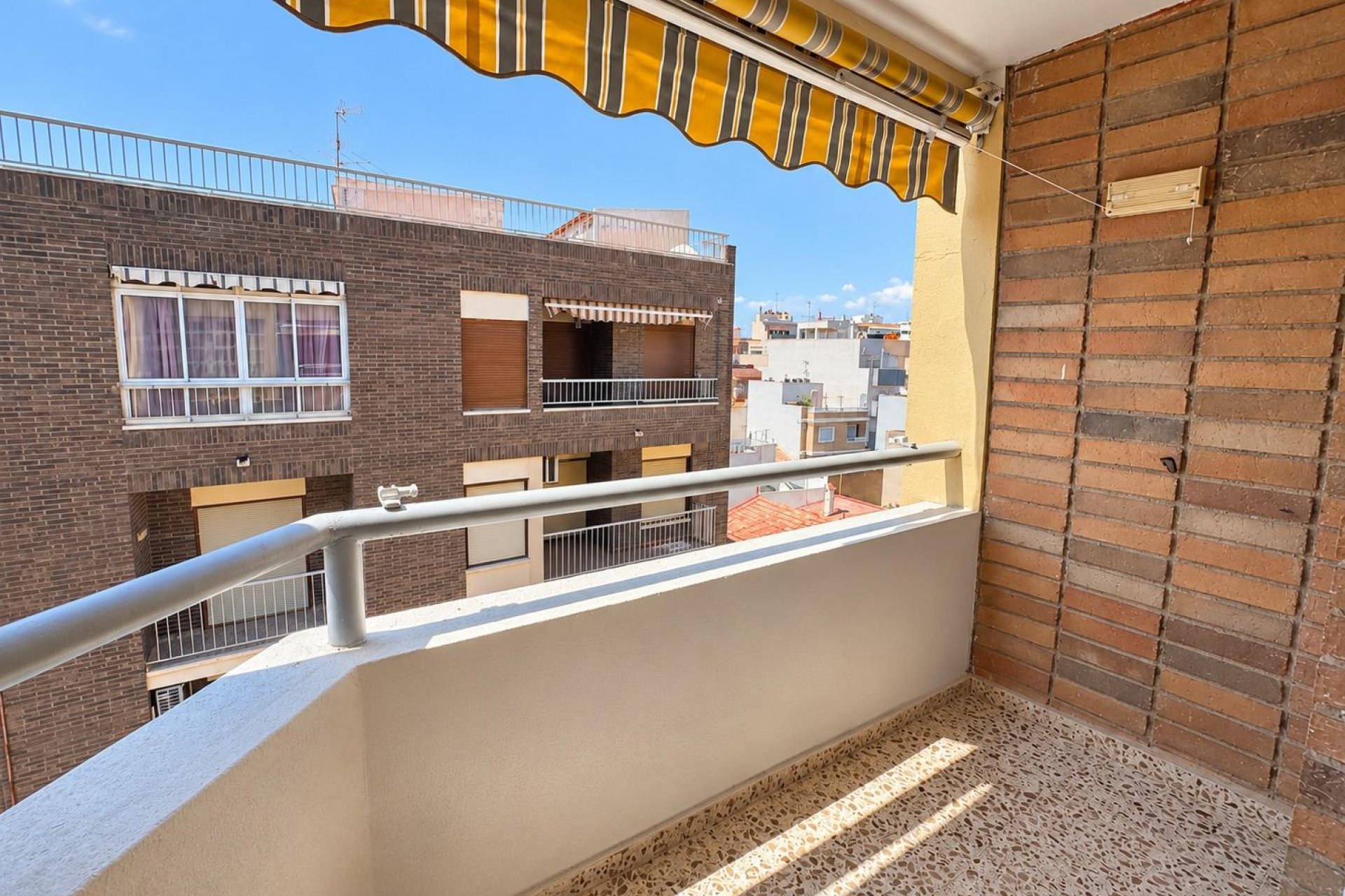 Resale - Apartment / Flat * - Torrevieja * - Playa del Cura *