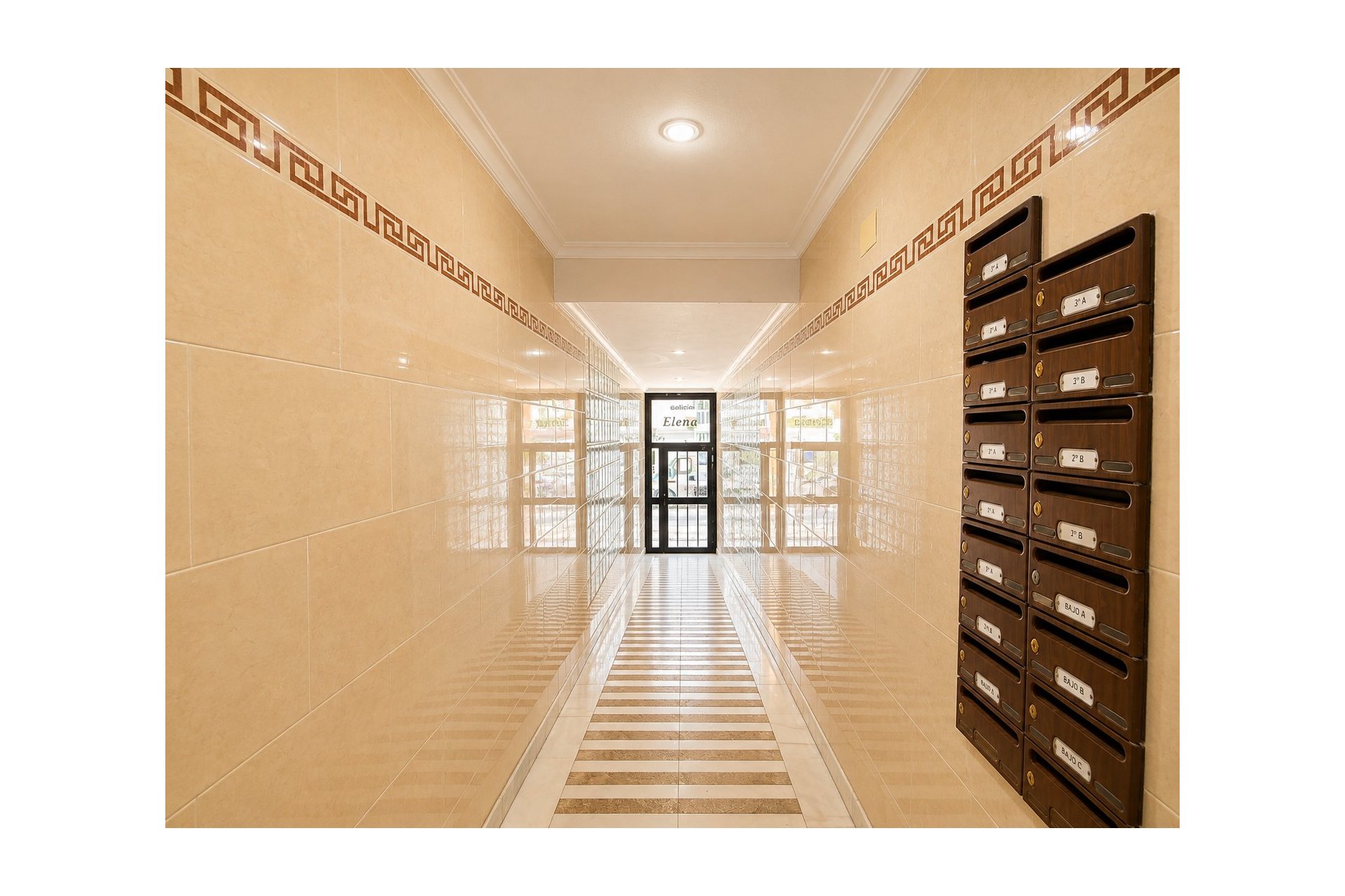 Resale - Apartment / Flat * - Torrevieja * - Playa del Cura *