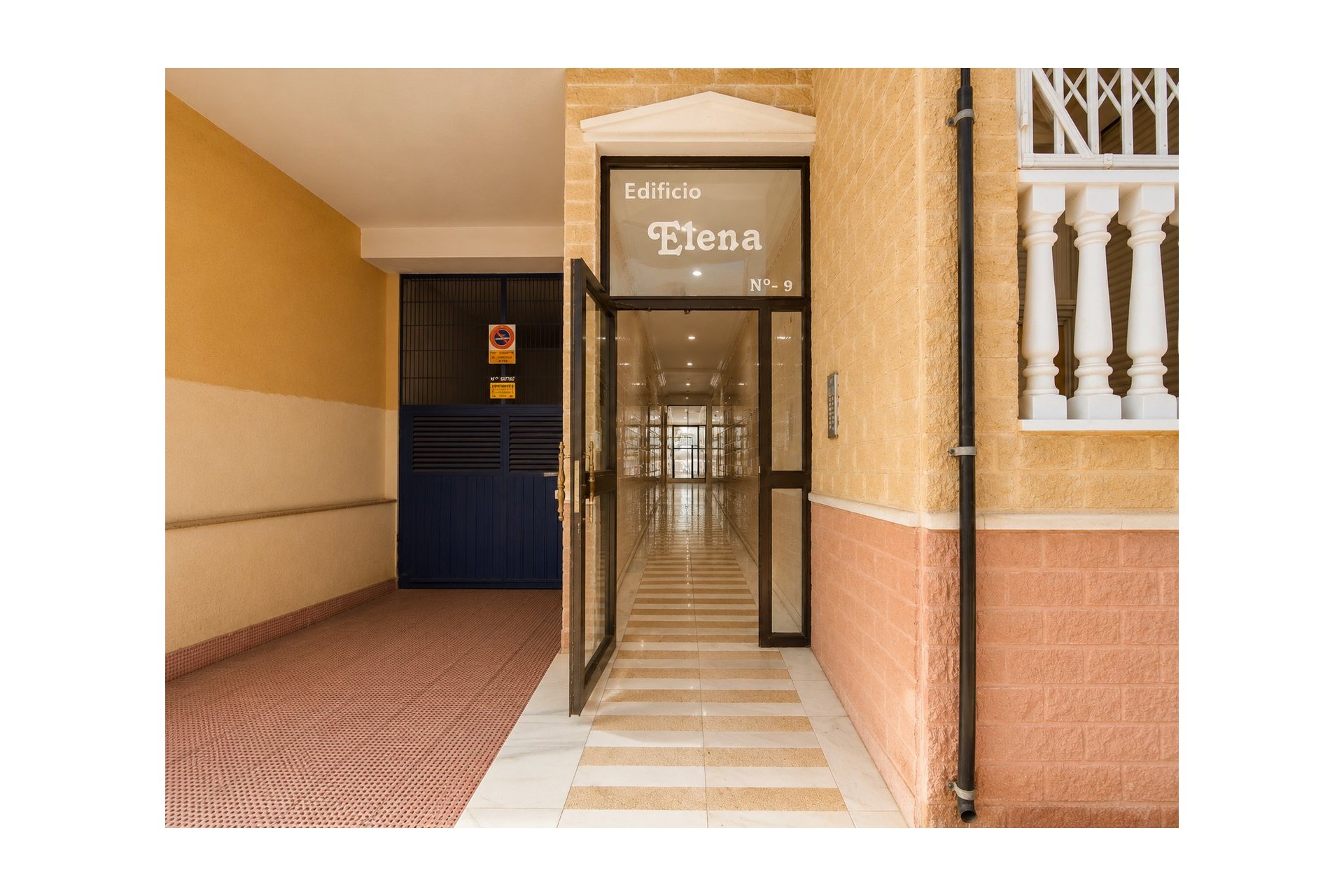 Resale - Apartment / Flat * - Torrevieja * - Playa del Cura *