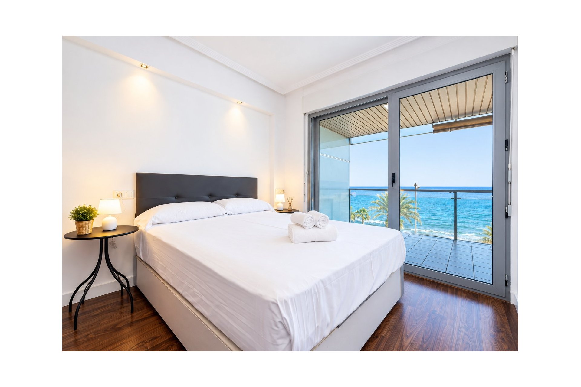 Resale - Apartment / Flat * - Torrevieja * - Playa del Cura *