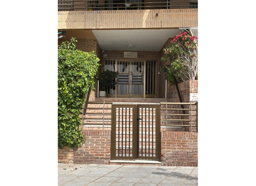 Resale - Apartment / Flat * - Torrevieja * - Playa del Cura *