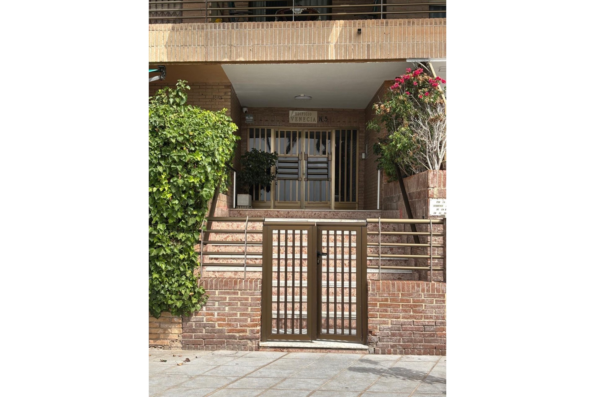 Resale - Apartment / Flat * - Torrevieja * - Playa del Cura *