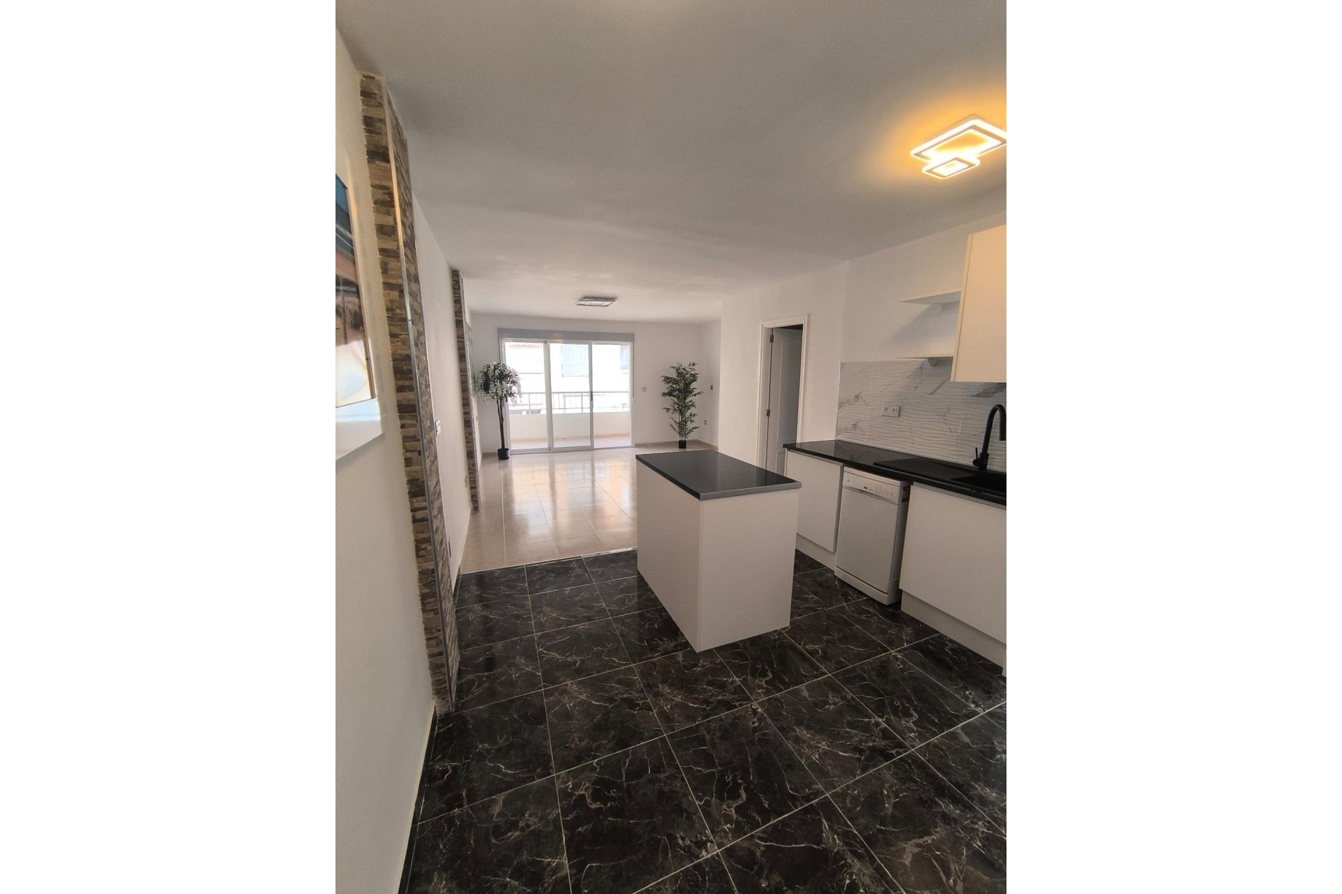 Resale - Apartment / Flat * - Torrevieja * - Playa del Cura *