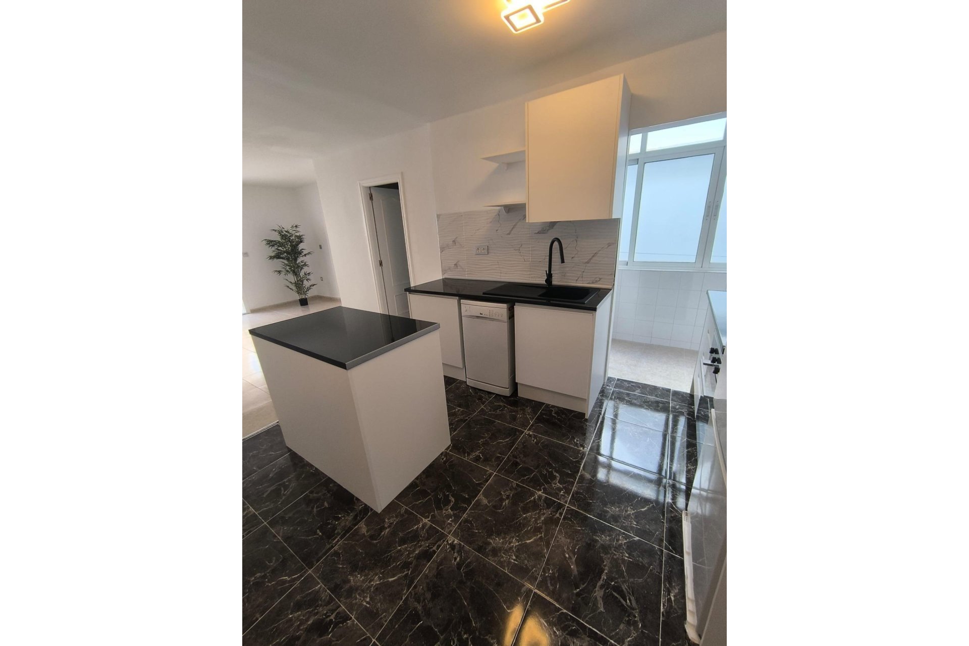 Resale - Apartment / Flat * - Torrevieja * - Playa del Cura *