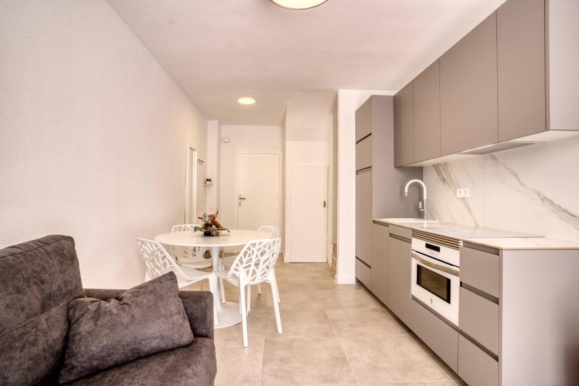 Resale - Apartment / Flat * - Torrevieja * - Playa del Cura *
