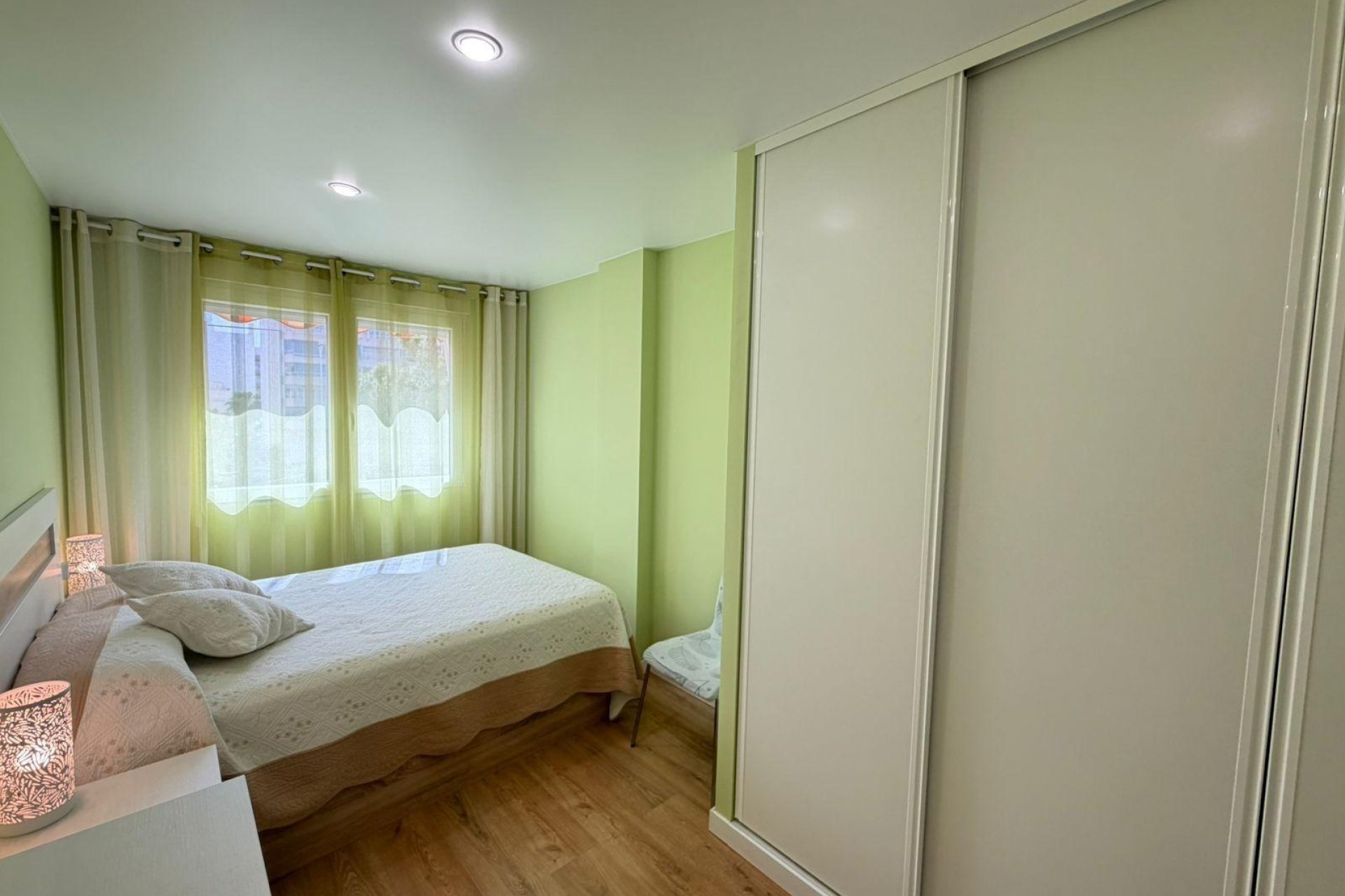 Resale - Apartment / Flat * - Torrevieja * - Playa del Cura *