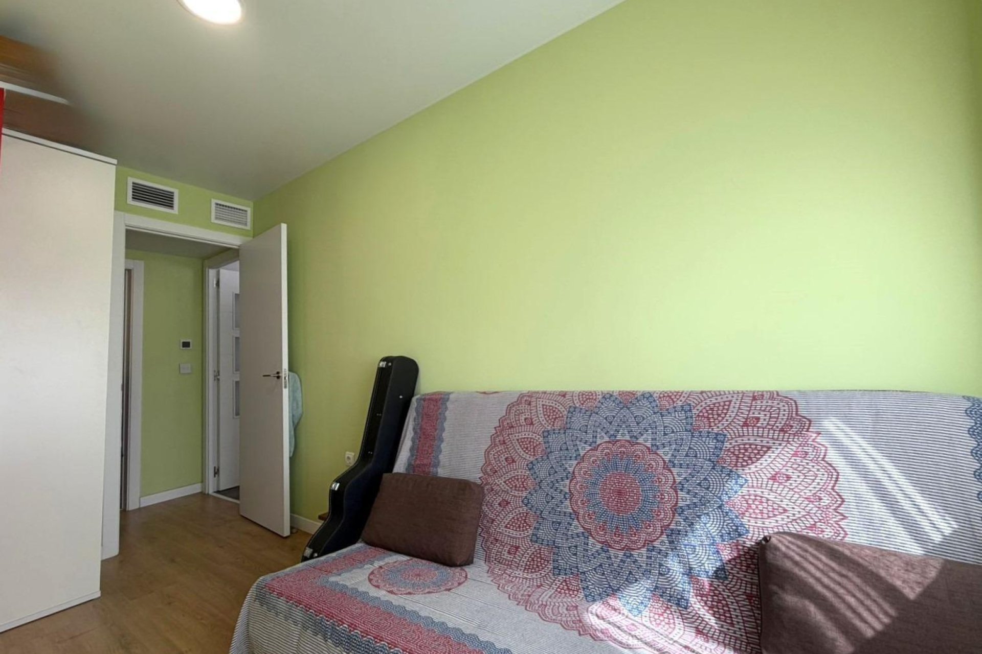 Resale - Apartment / Flat * - Torrevieja * - Playa del Cura *